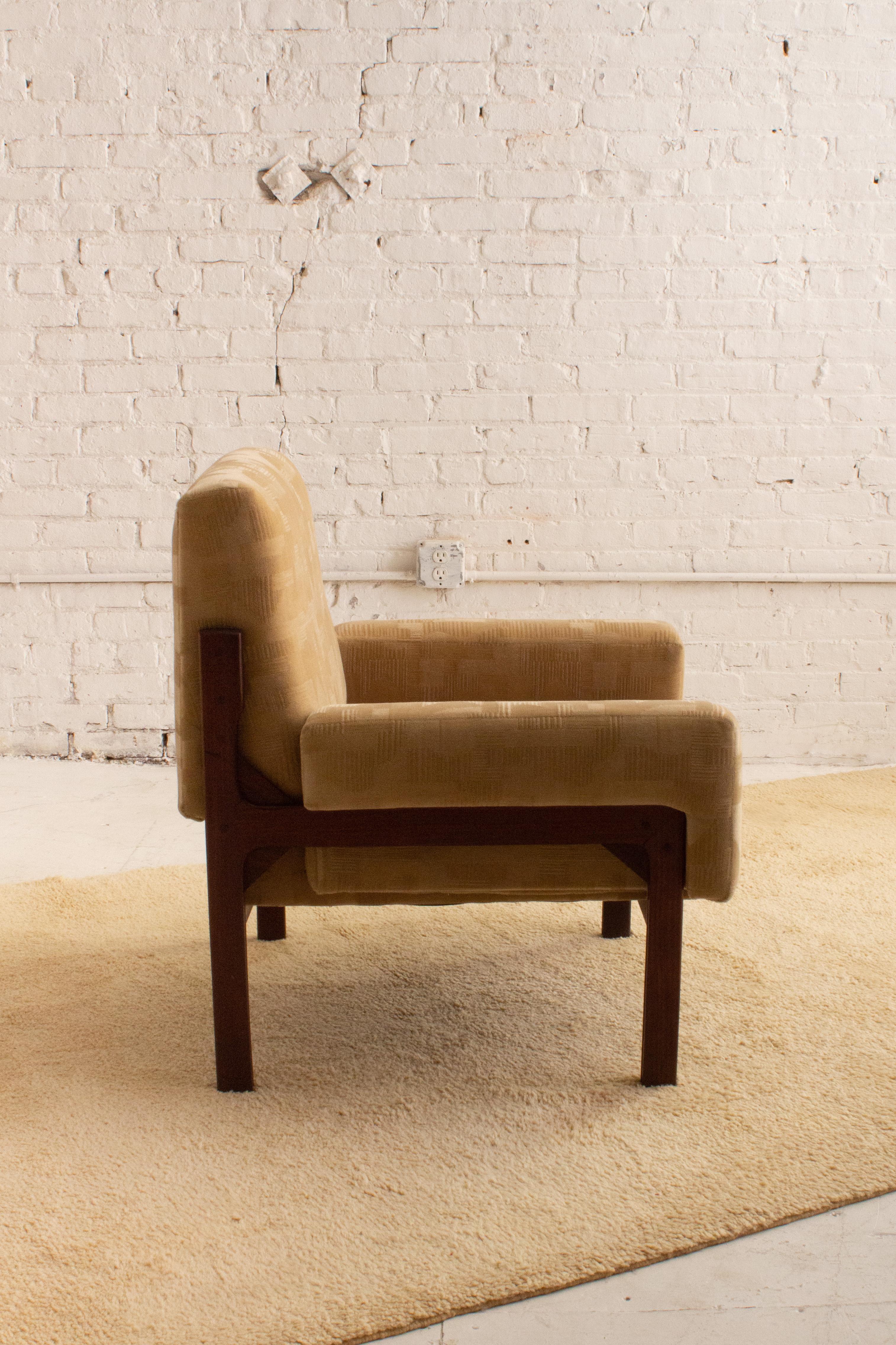 20th Century Mid Century Italian Armchair in Cut Mohair For Sale