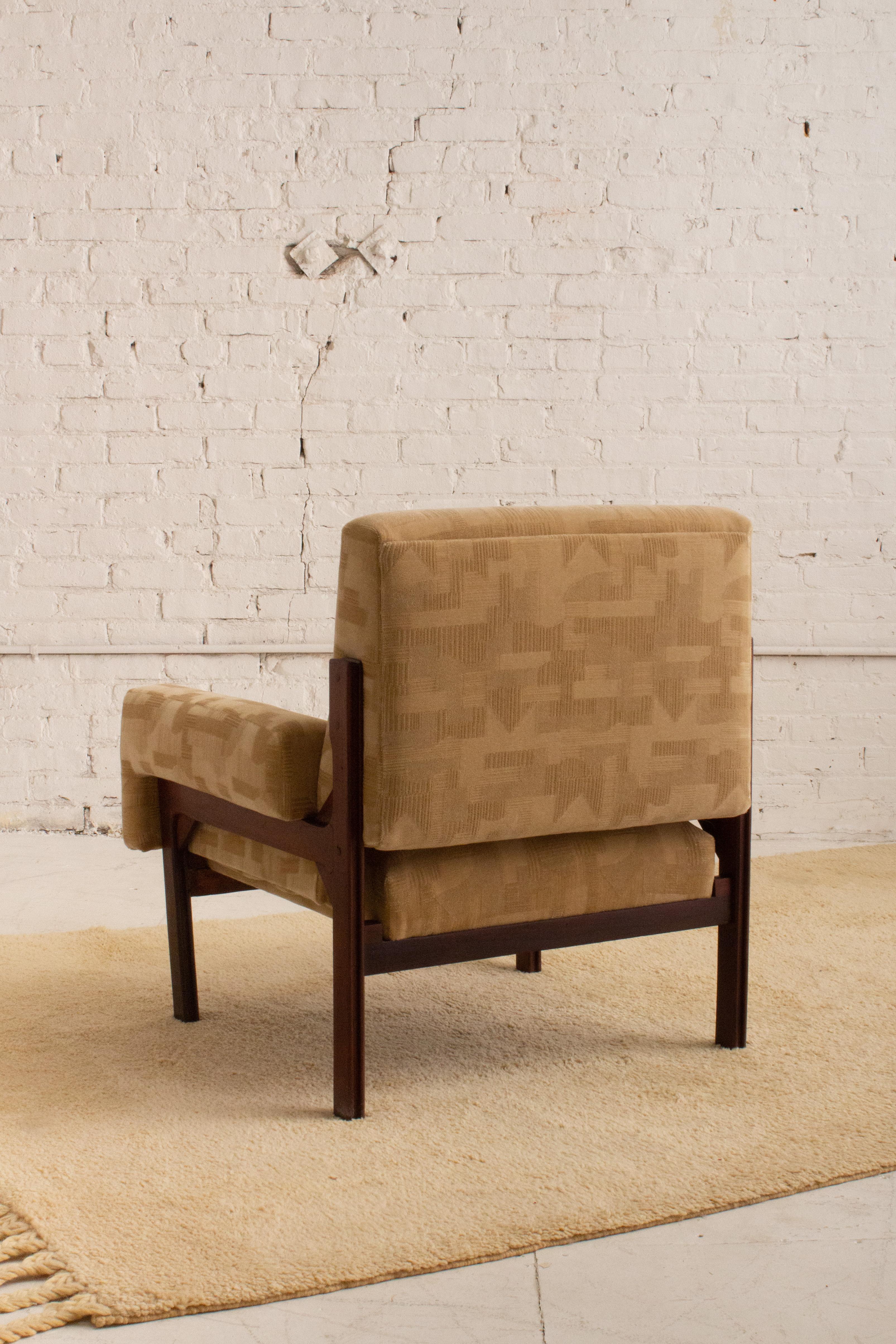 Mid Century Italian Armchair in Cut Mohair For Sale 4