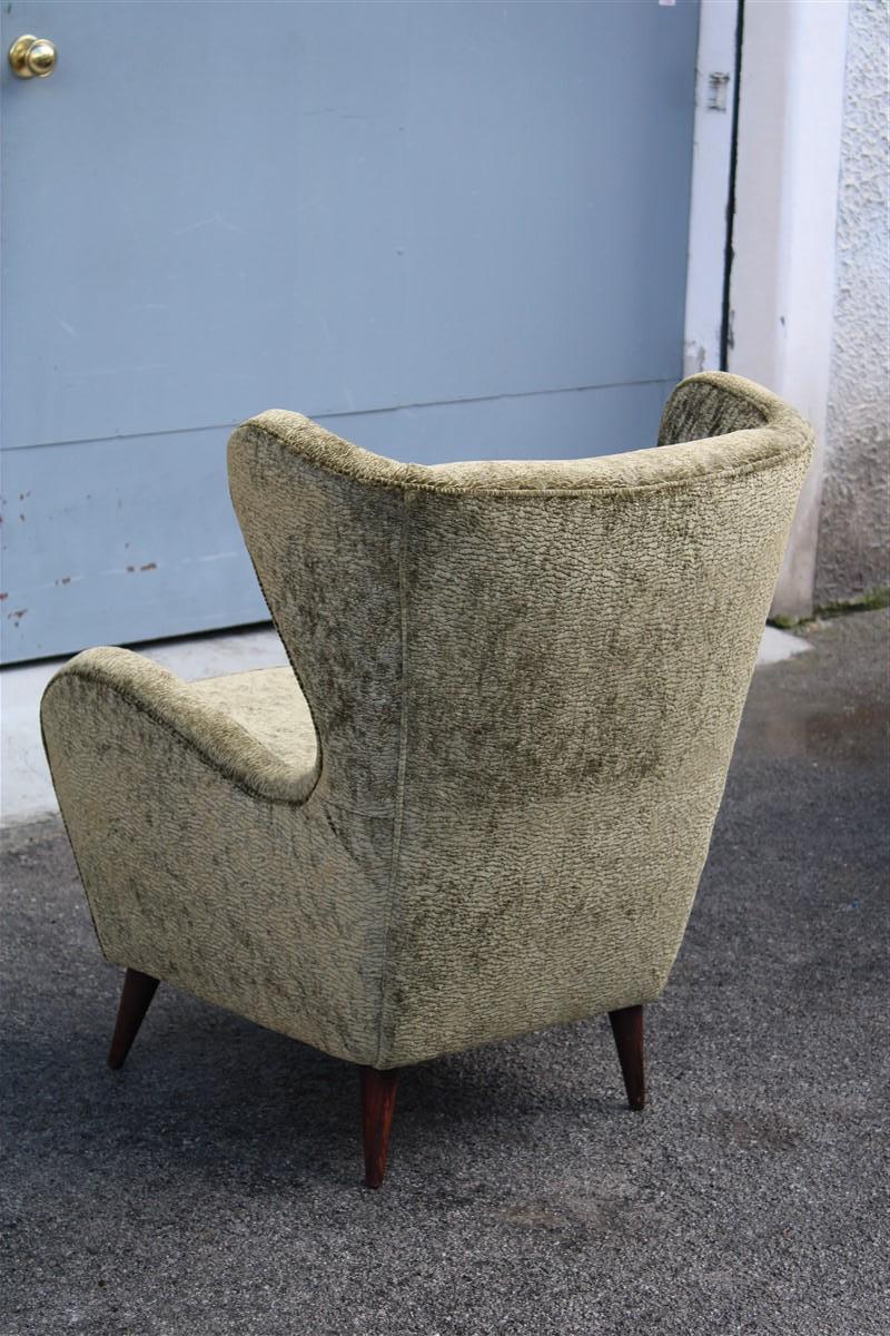 Mid-century Italian Armchair in Green Velvet with Wooden Feet Gio Pont Style  For Sale 8