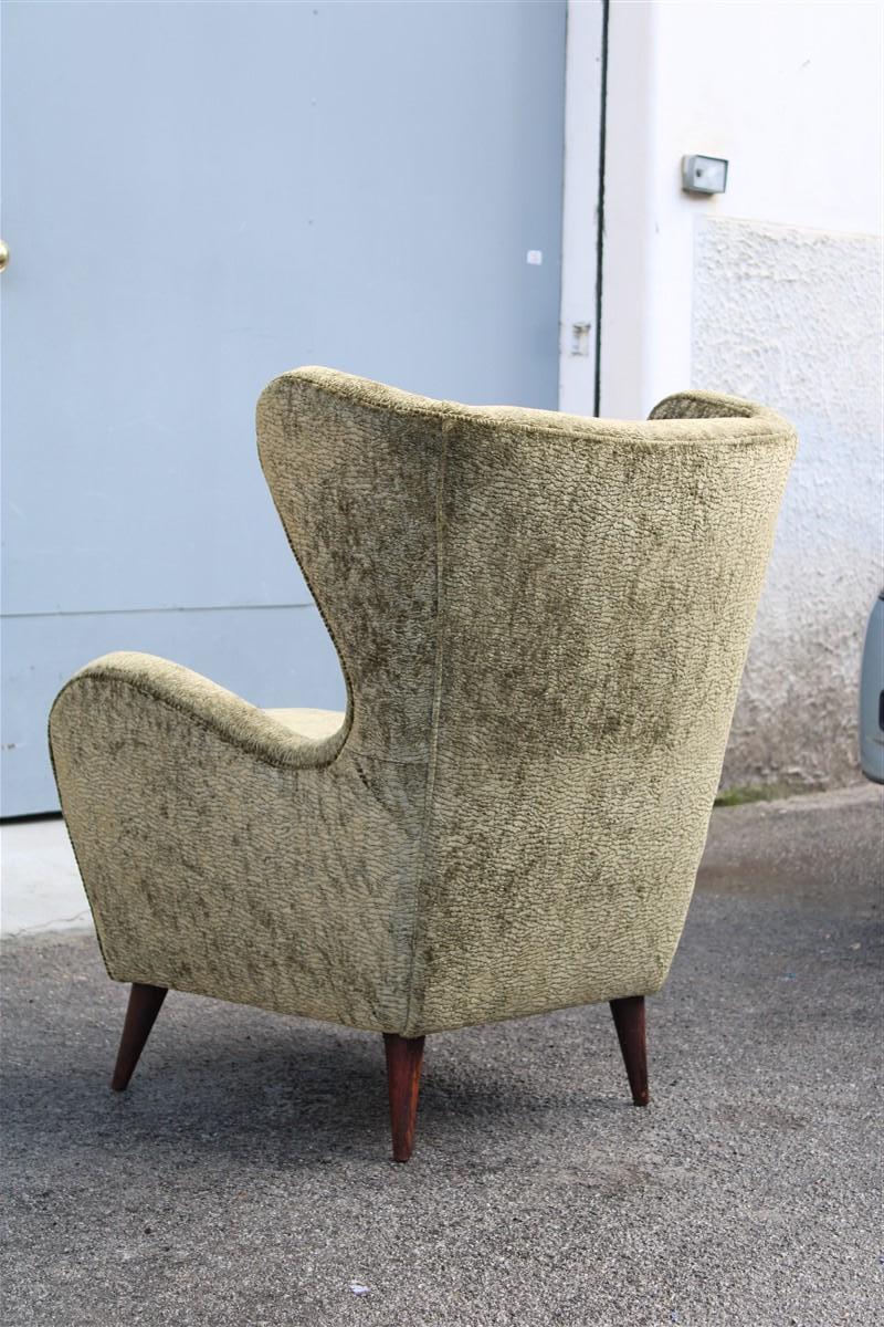 Mid-century Italian Armchair in Green Velvet with Wooden Feet Gio Pont Style  For Sale 9