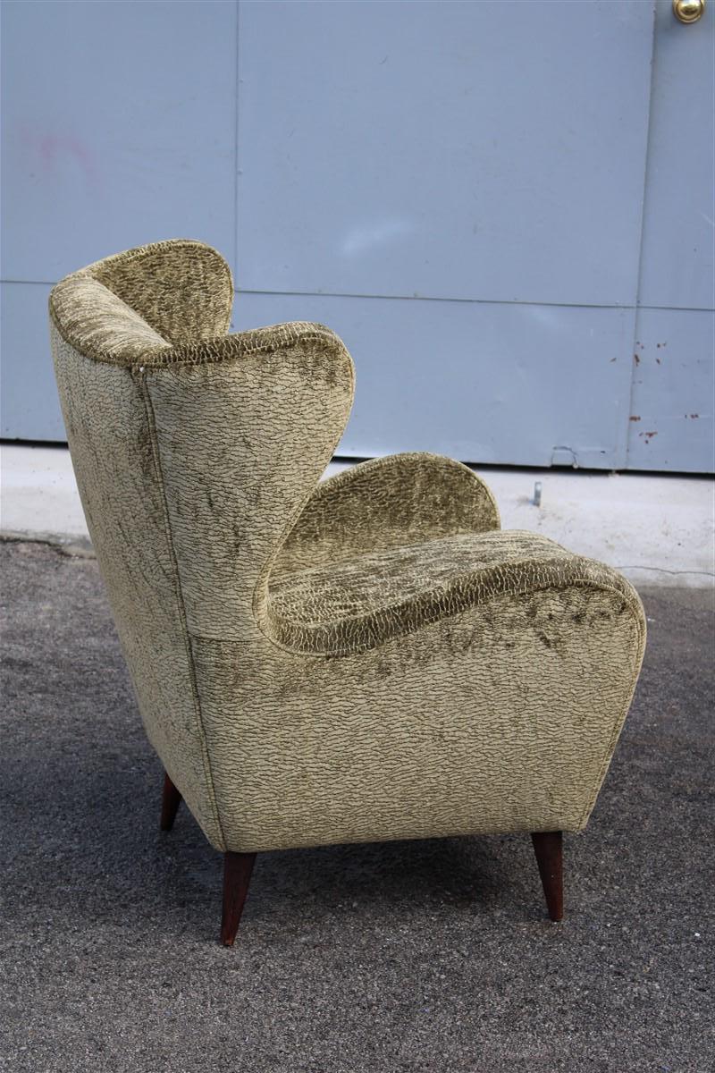 Mid-century Italian Armchair in Green Velvet with Wooden Feet Gio Pont Style  For Sale 12