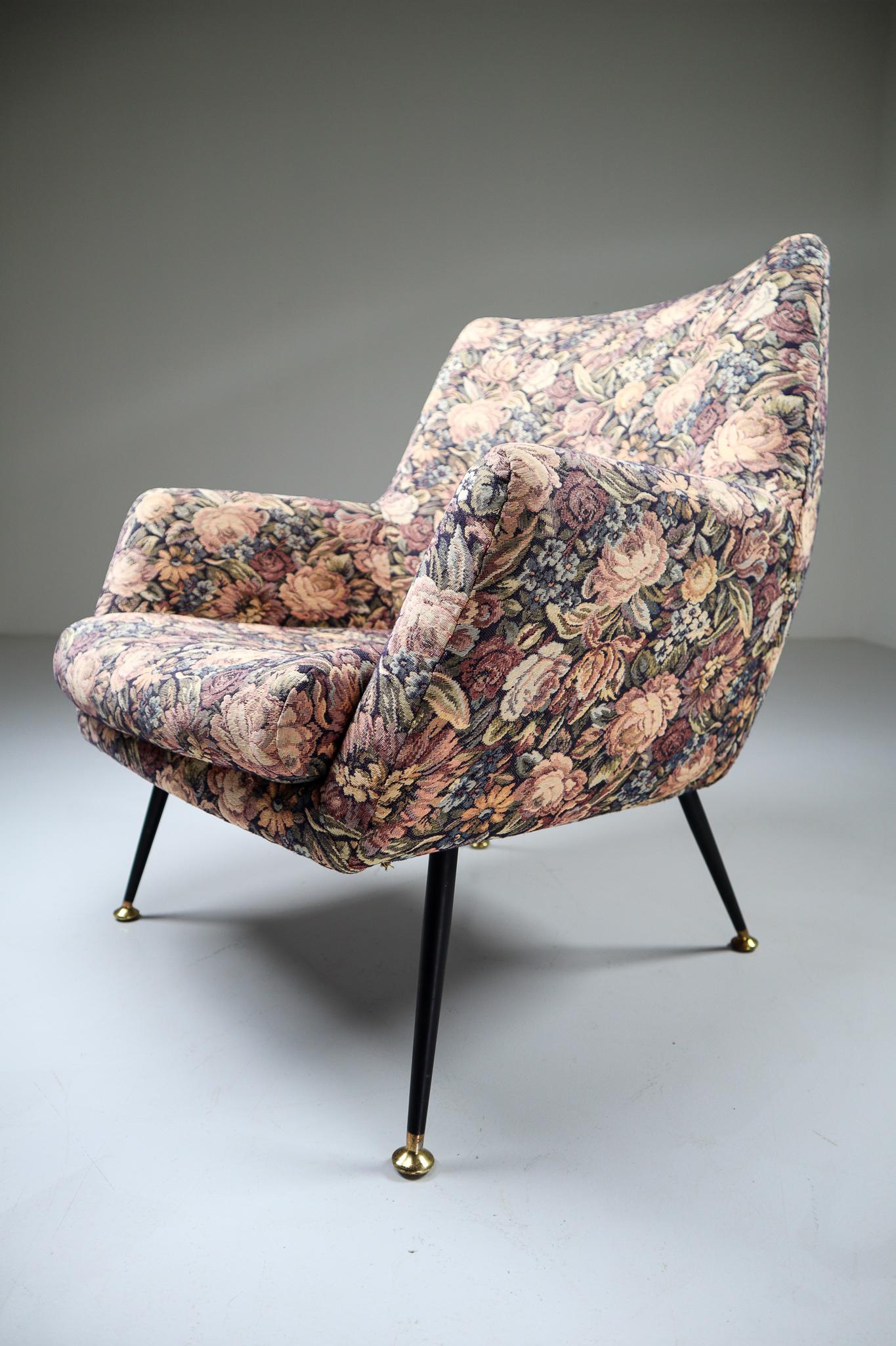 Midcentury Italian Armchair in Original Wool Flower Fabric, 1950s In Good Condition In Almelo, NL