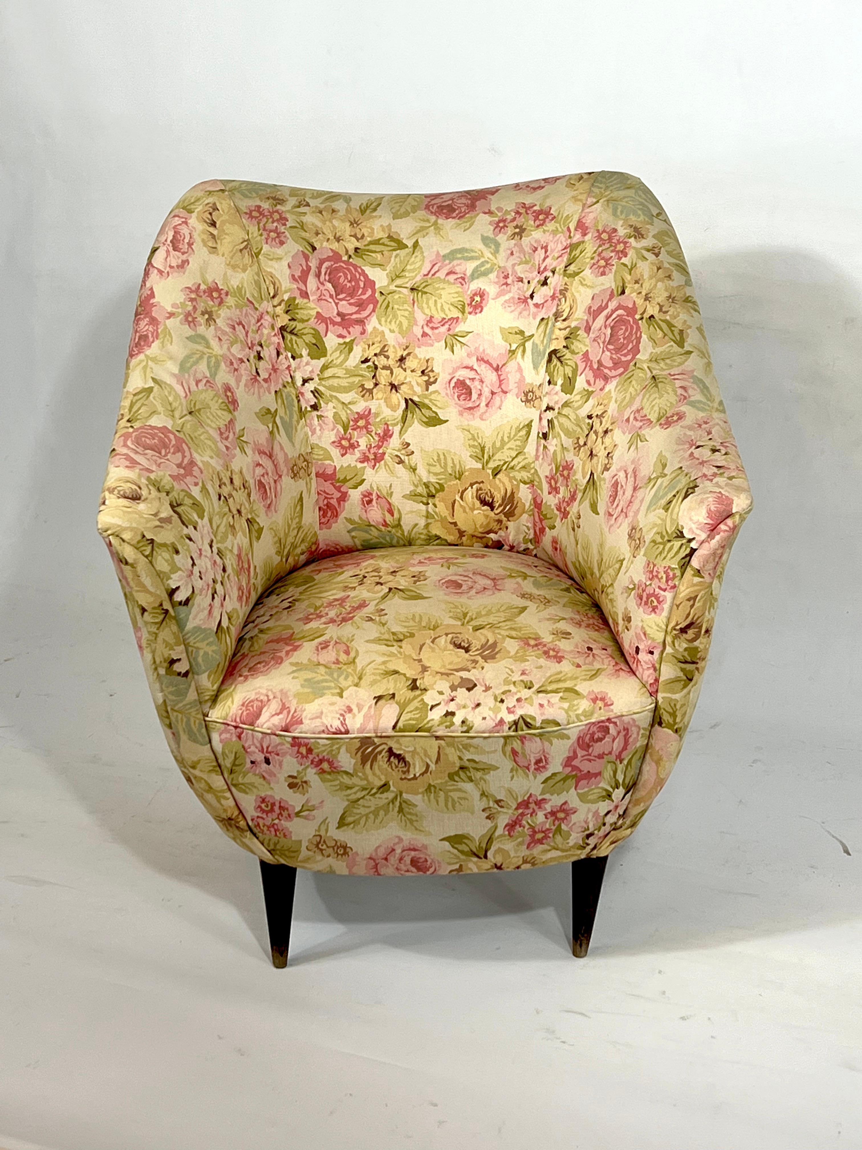 Mid-Century Modern Mid-Century Italian Armchair in the Style of Gio Ponti For Sale