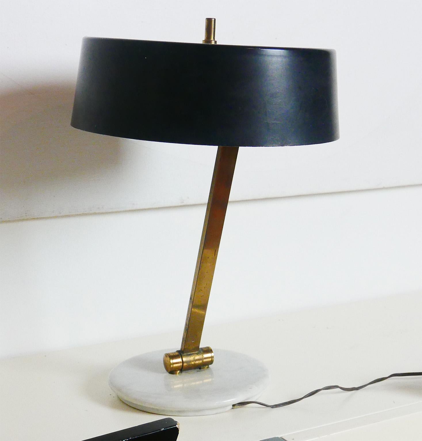 Lacquered Midcentury Italian Arredoluce Black and Brass Adjustable Table Lamp, Italy, 1950