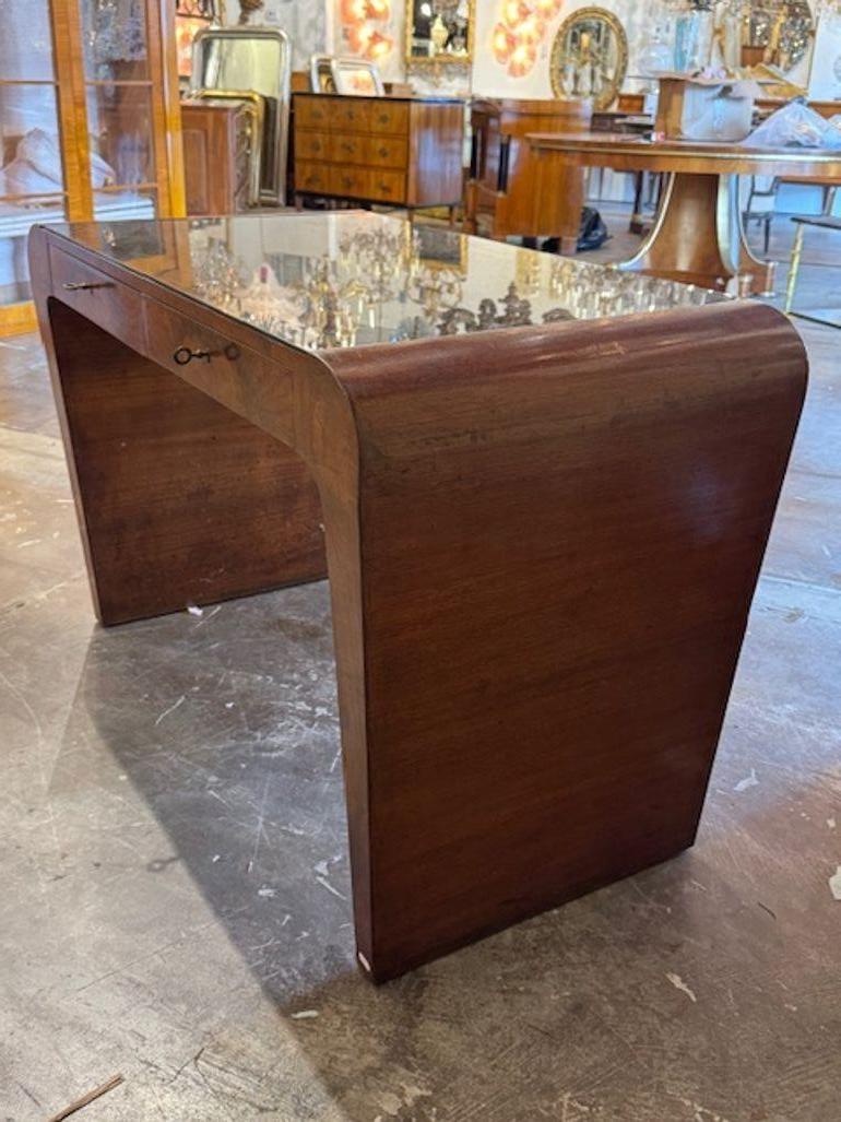 Italienischer Art-Déco-Schreibtisch aus der Jahrhundertmitte mit Glasplatte (20. Jahrhundert) im Angebot