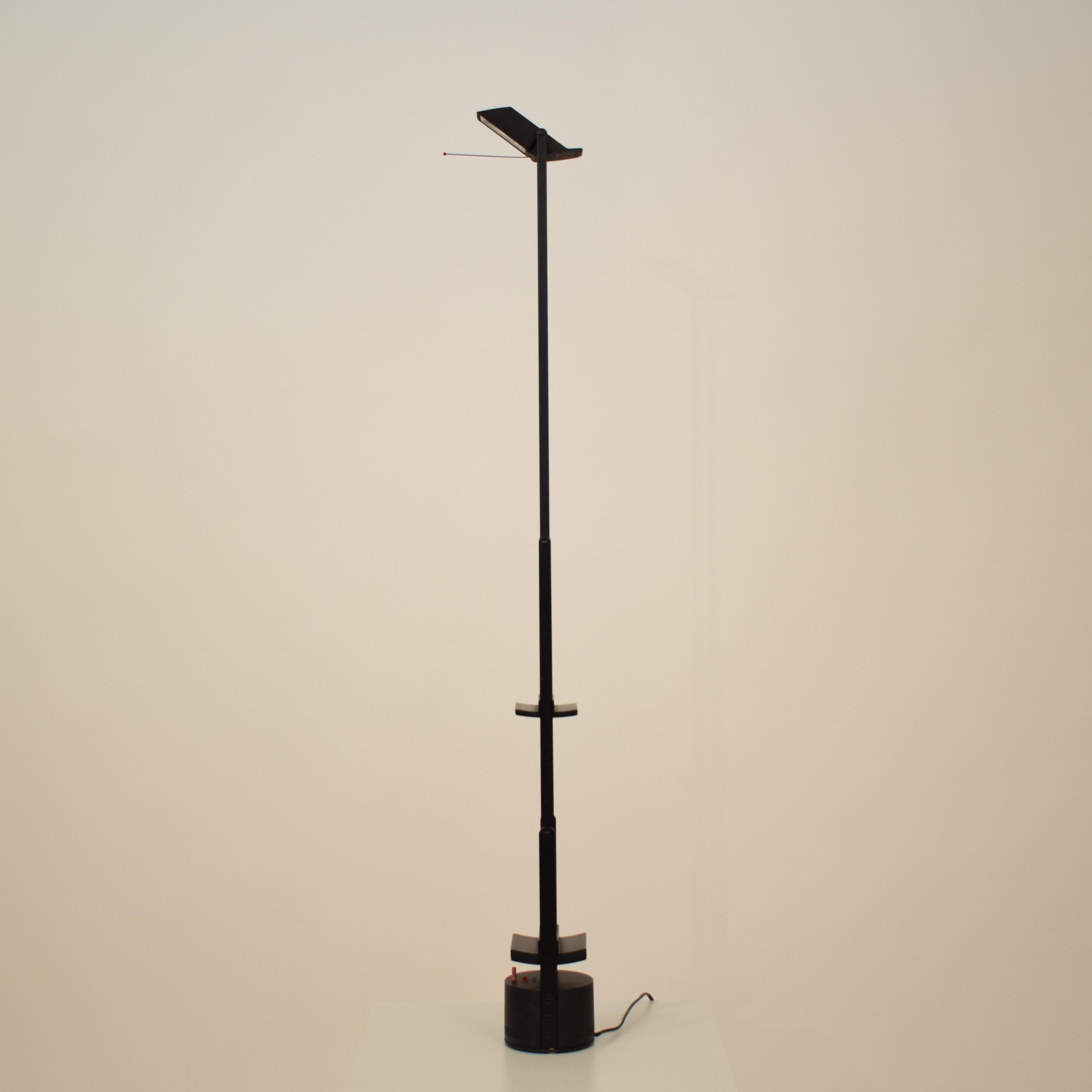 Midcentury Italian Artemide Tizio Classic Table Lamp in Black Richard Sapper 11