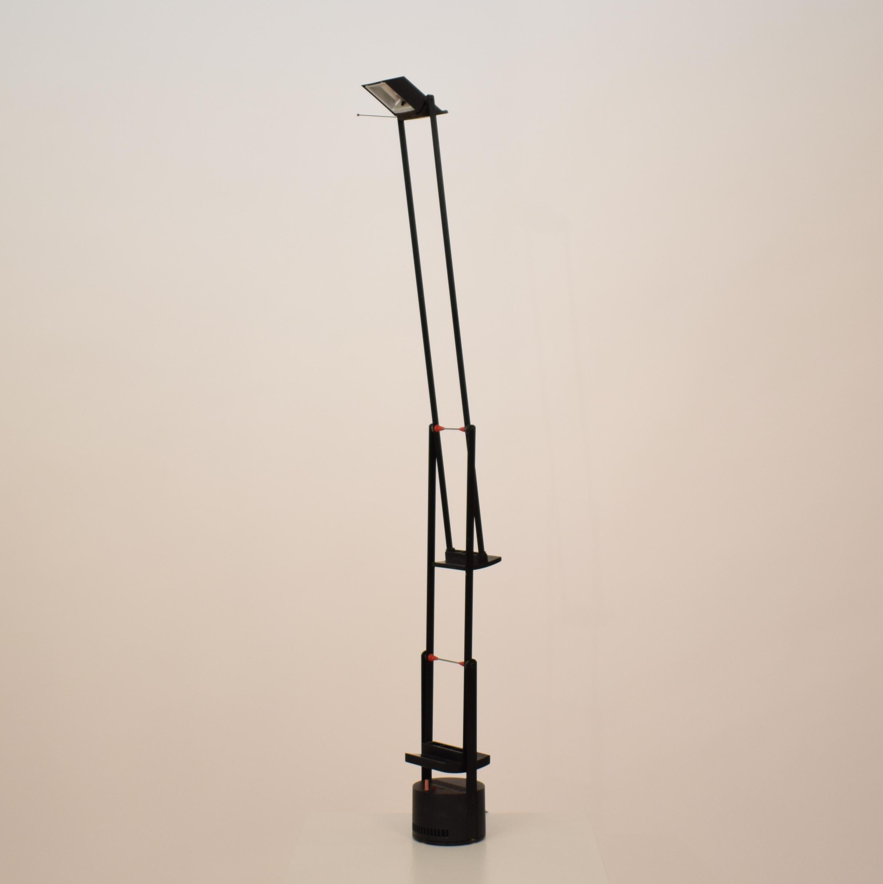 Midcentury Italian Artemide Tizio Classic Table Lamp in Black Richard Sapper In Good Condition In Berlin, DE