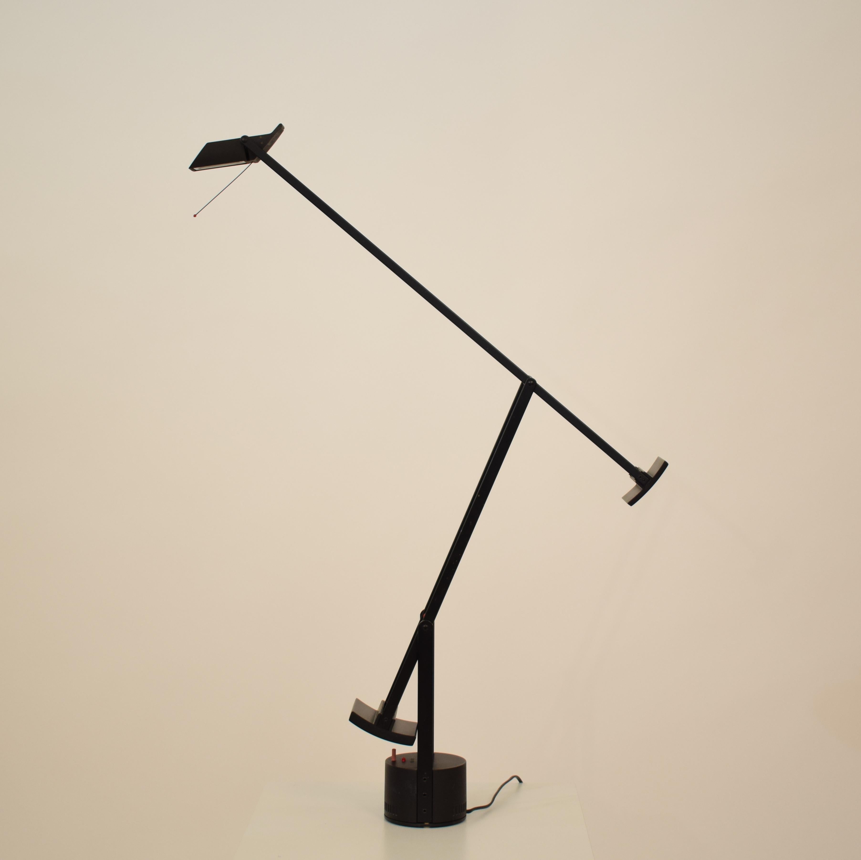 Midcentury Italian Artemide Tizio Classic Table Lamp in Black Richard Sapper 1