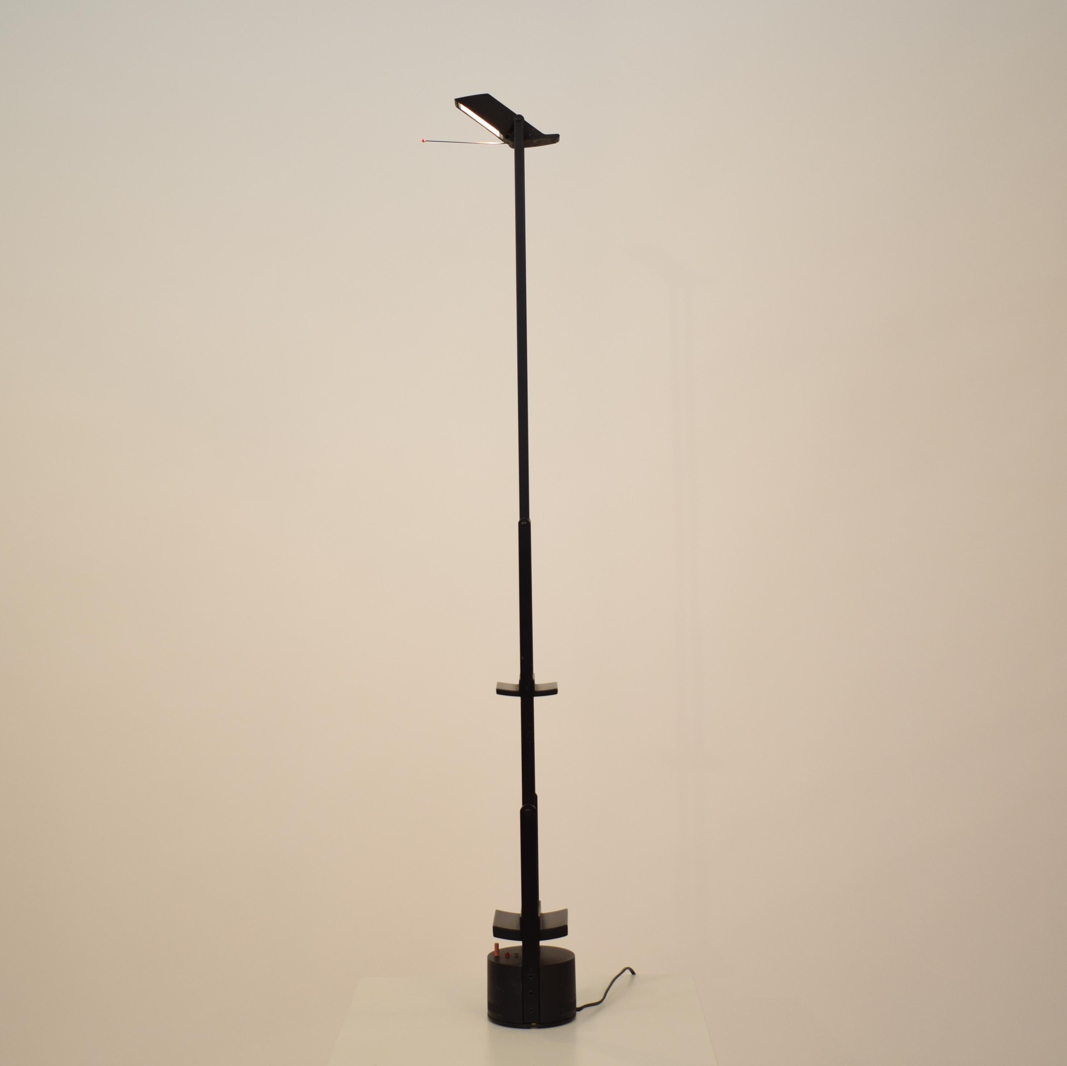 Midcentury Italian Artemide Tizio Classic Table Lamp in Black Richard Sapper 2