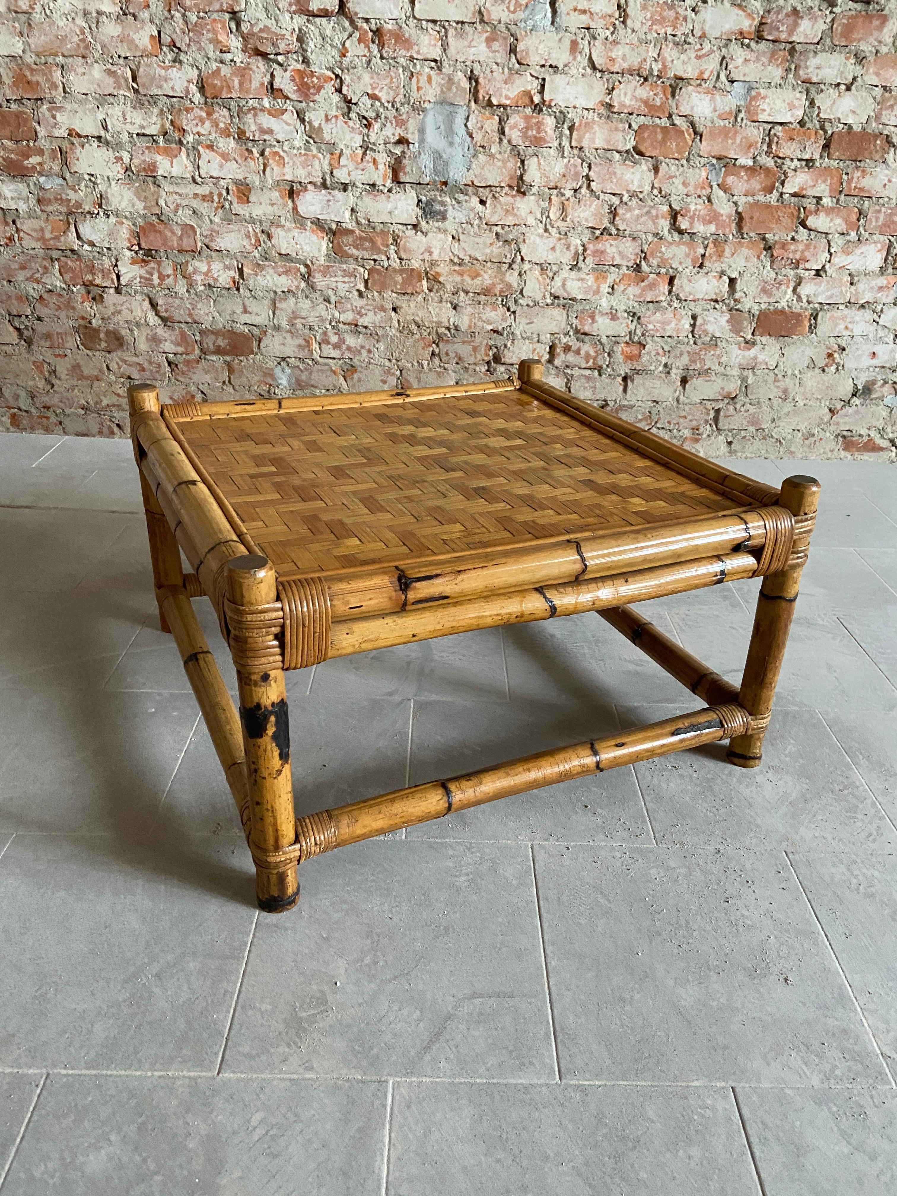 Midcentury Italian bamboo side or coffee table from Vivai del Sud.
If needed the table can come as a set with its sofa and 4 armchairs as shown in the photo.
The is to be quoted on request.