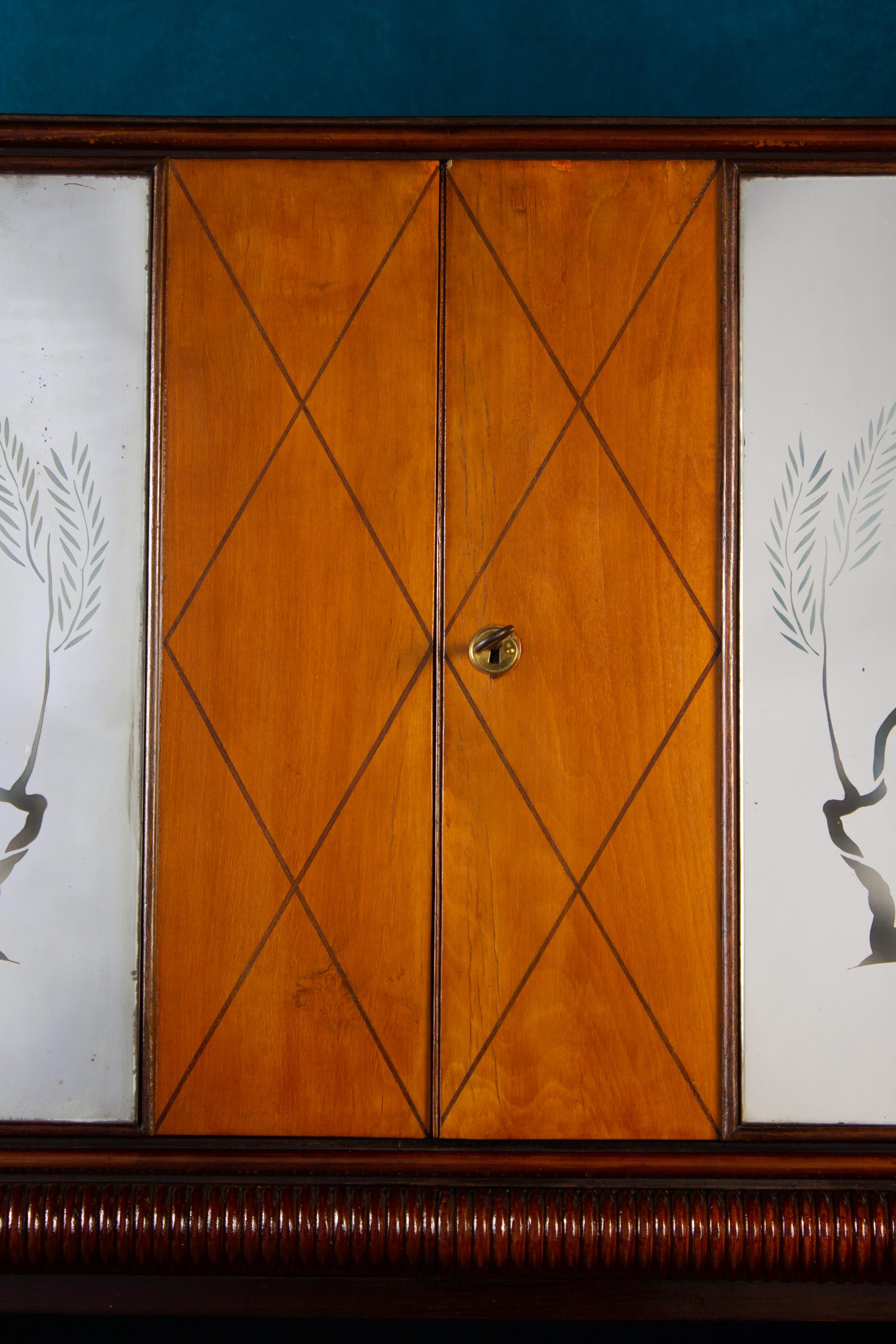 Mid-Century Italian Bar Cabinet 1950'  Osvaldo Borsani style For Sale 3