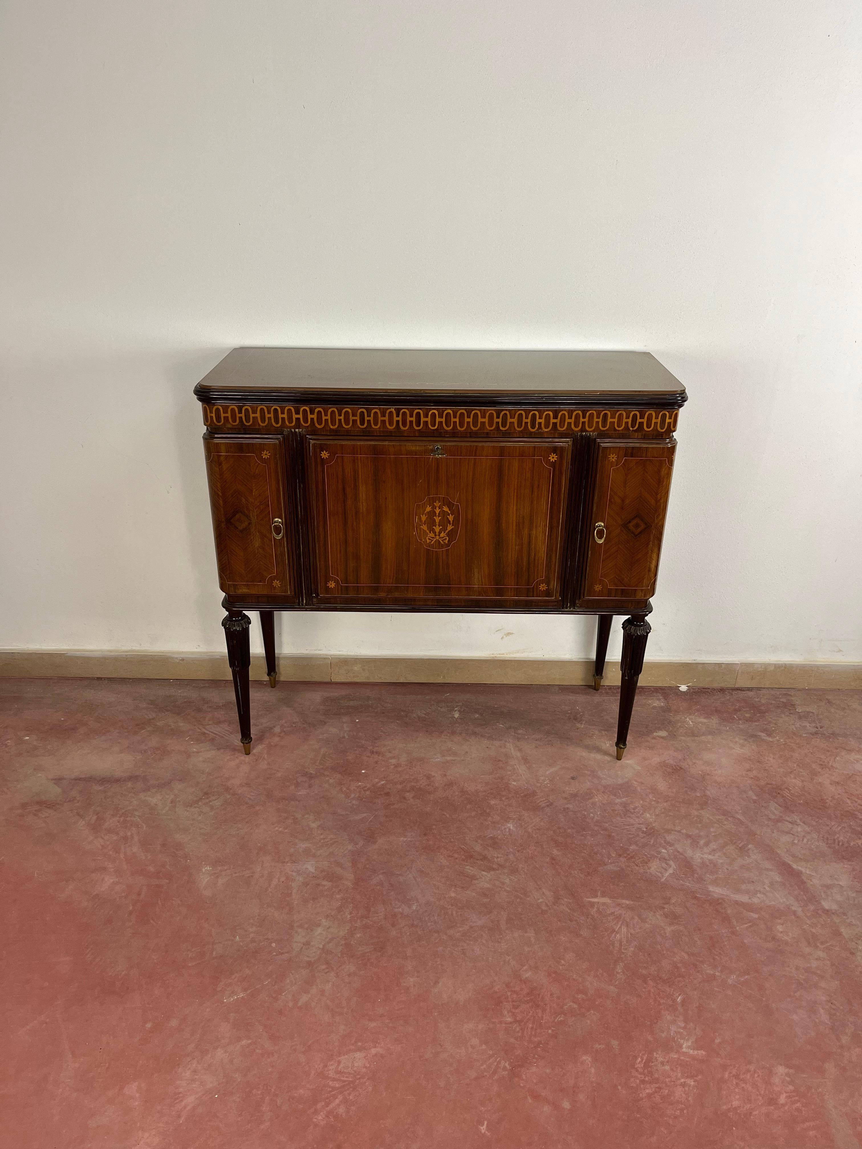 Mid-Century Italian Bar Cabinet, Glass Top And Brass Feet, 1950s For Sale 7
