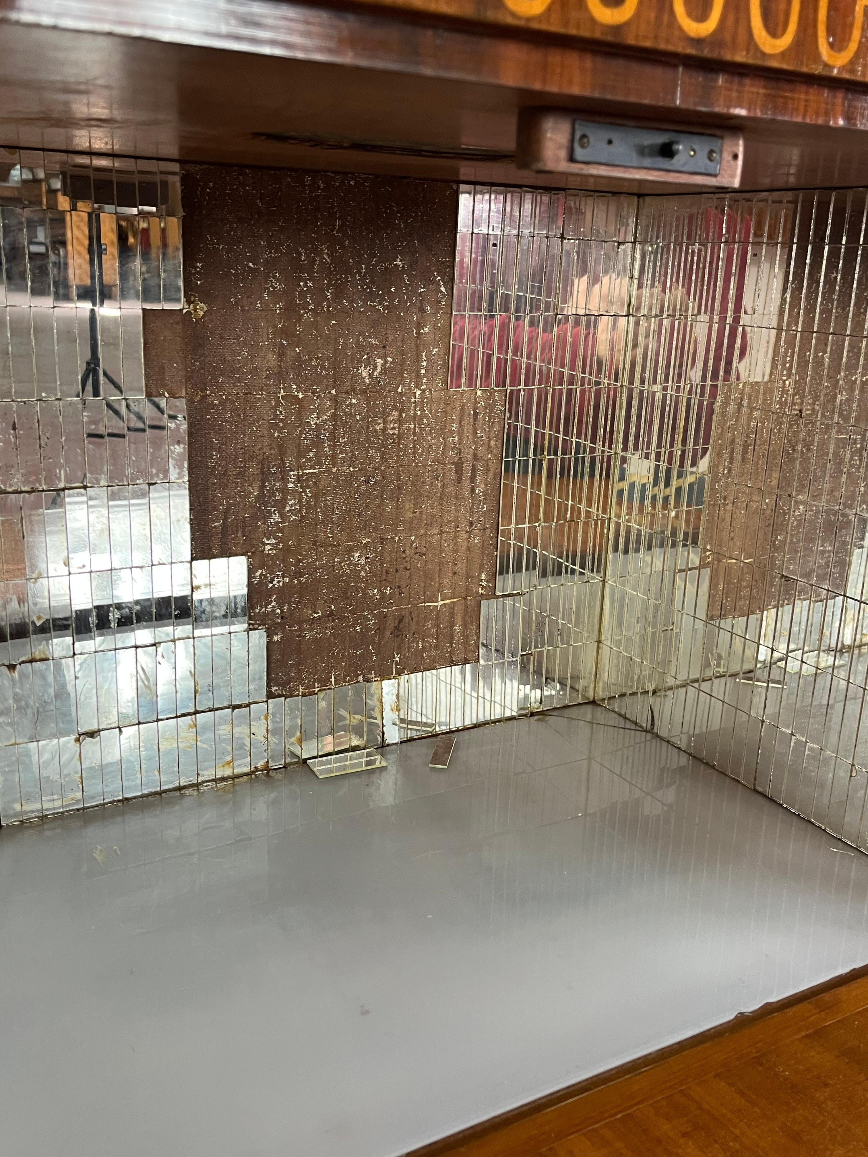 Mid-Century Italian Bar Cabinet, Glass Top And Brass Feet, 1950s For Sale 2