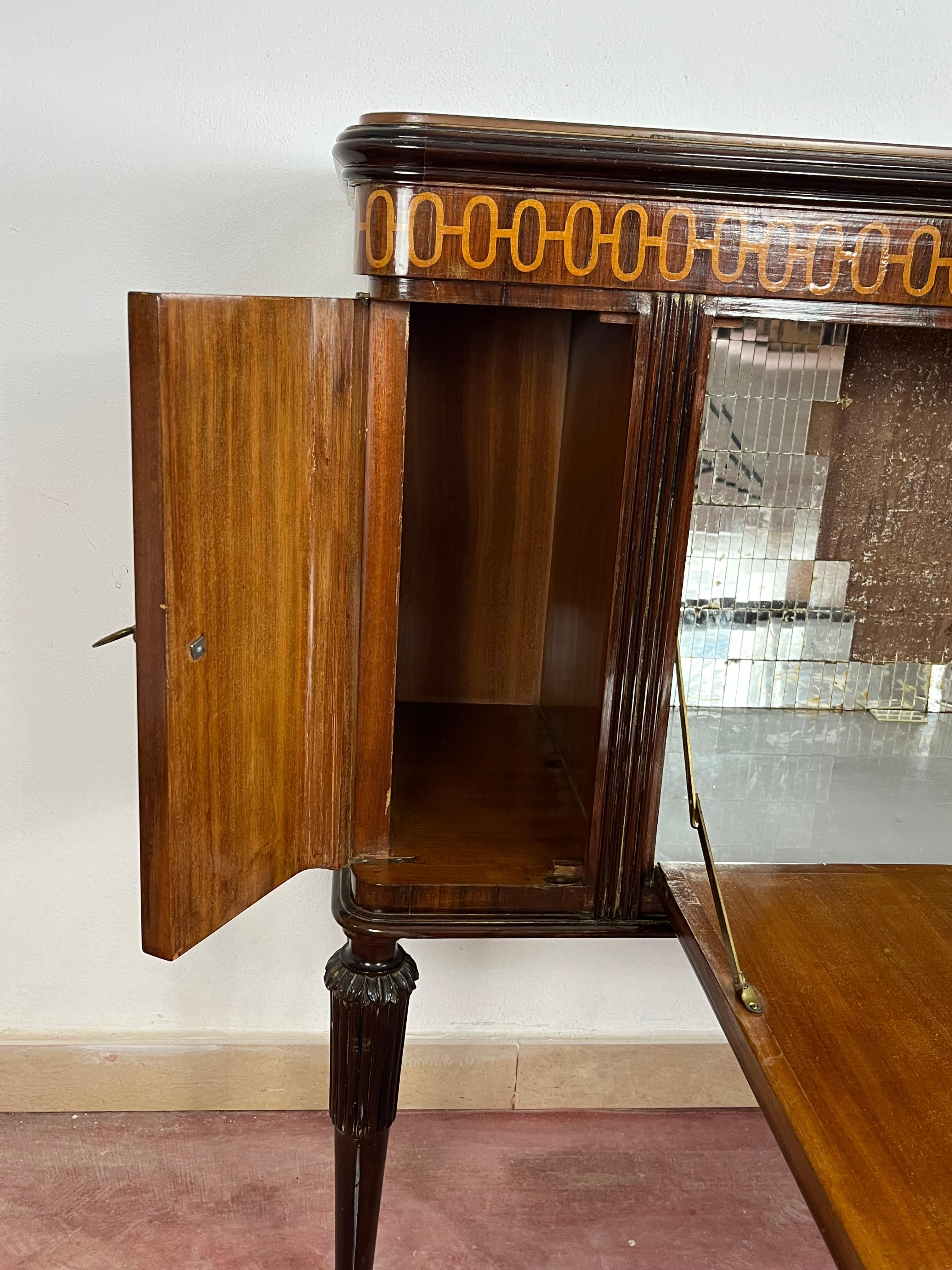 Mid-Century Italian Bar Cabinet, Glass Top And Brass Feet, 1950s For Sale 3