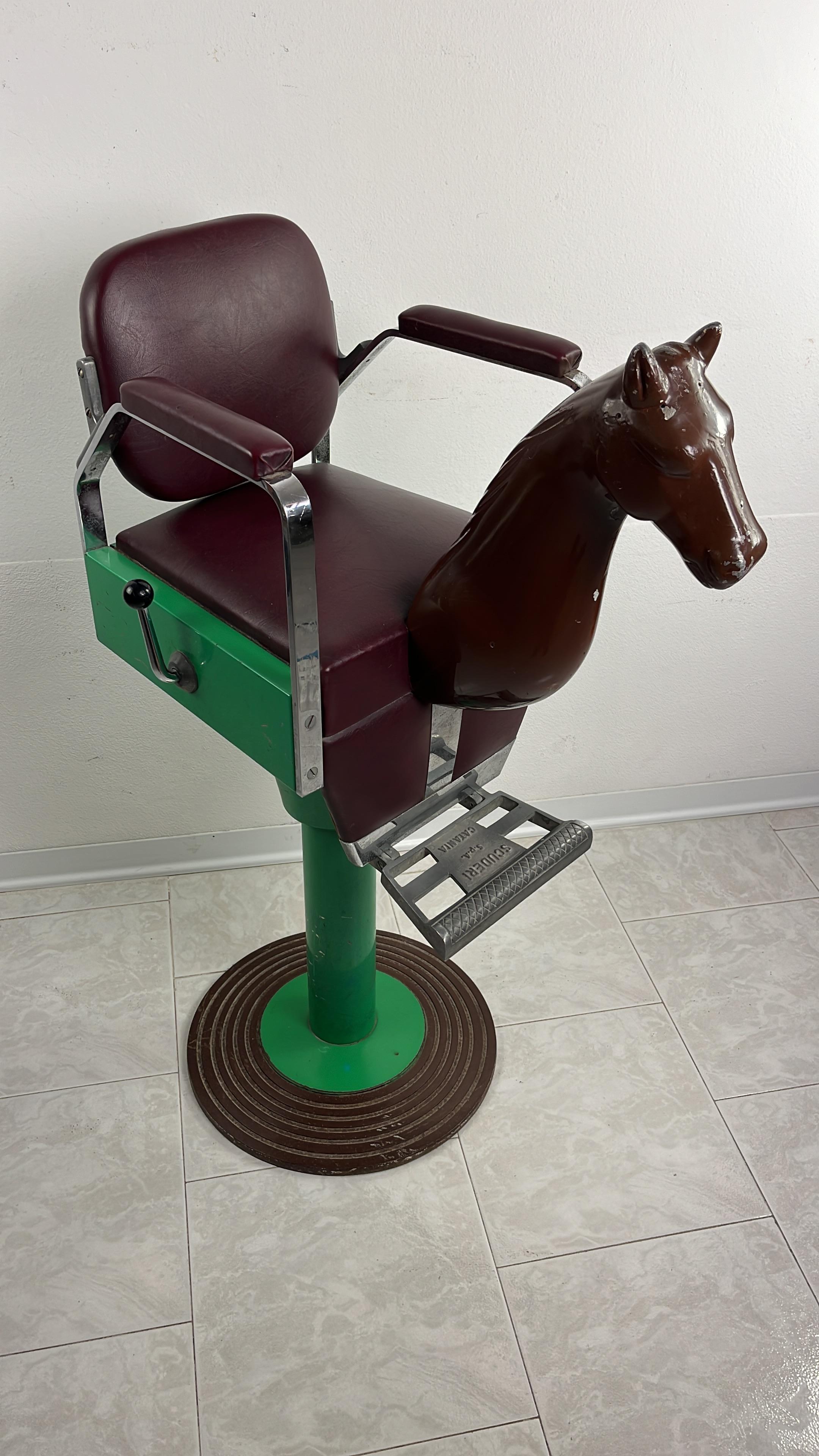 Mid-Century Italian Barber's Chair for Children 1960s In Good Condition For Sale In Palermo, IT