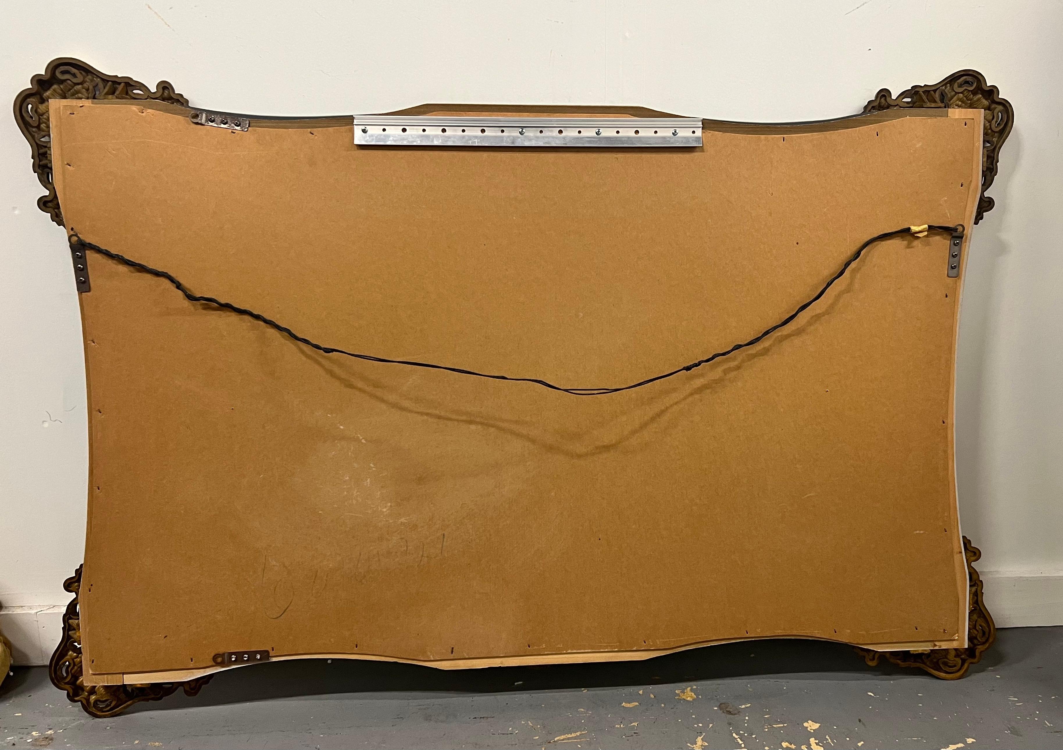 Specchio da parete di metà secolo in stile barocco italiano con angoli dorati in Rocaille in vendita 5