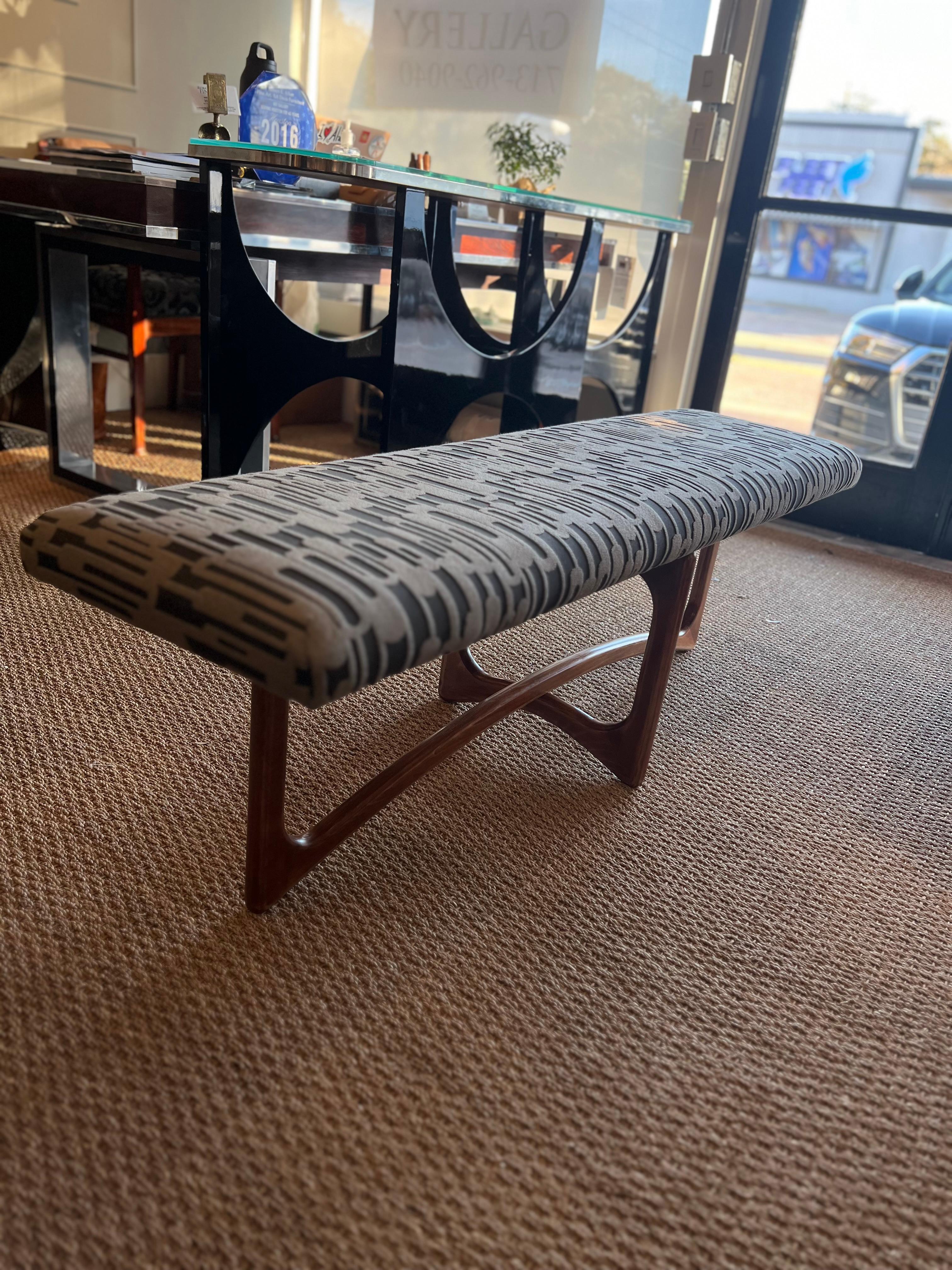 Elegant Mid-century Italian bench. Newly re-upholstered and re-polished. legs of the bench are gracefully intertwine on the bottom. 

Condition is perfect. Restored
Italy, c. 1950s
51