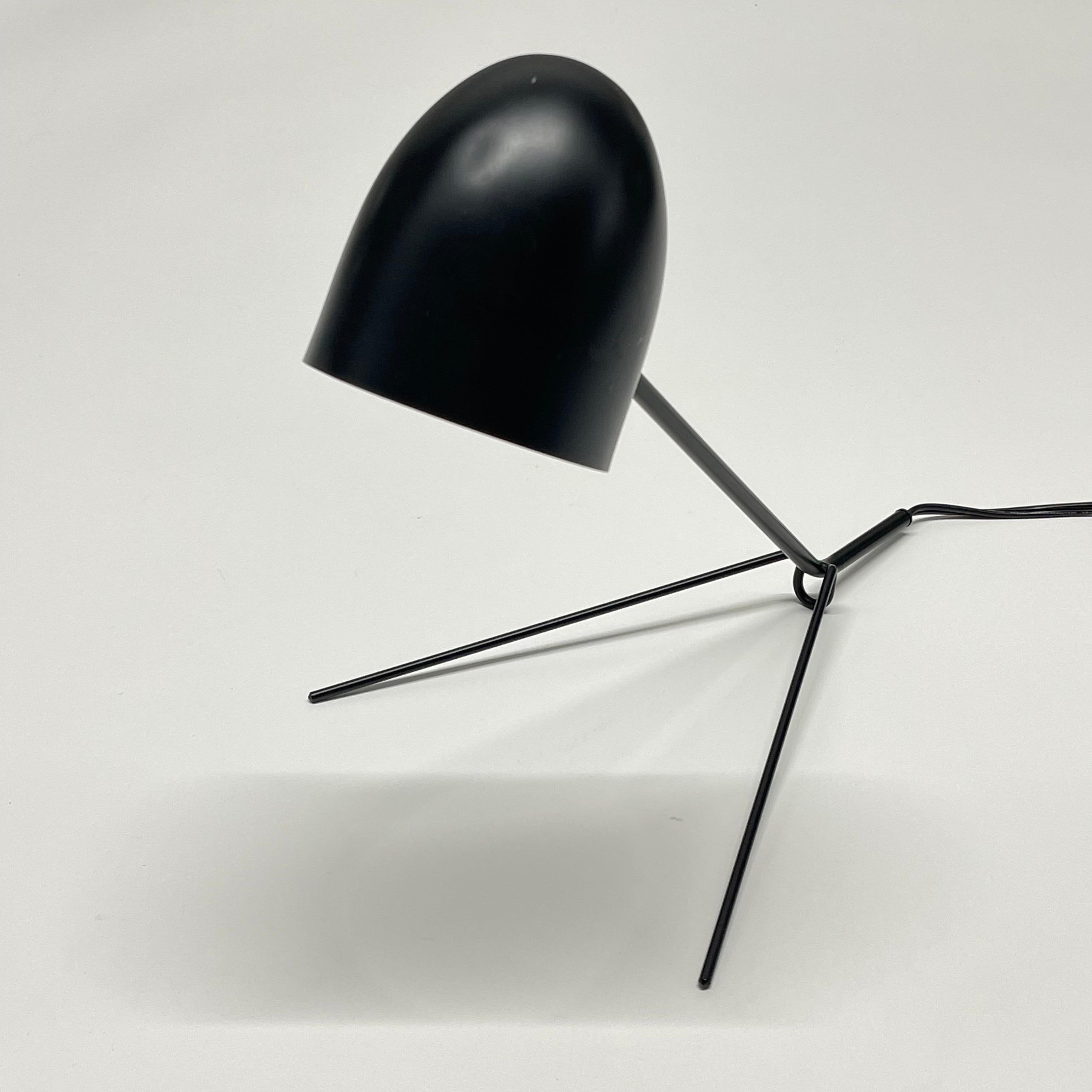 Mid-Century Italian articulating desk task table lamp rendered in black powder coated steel with brass appointments.