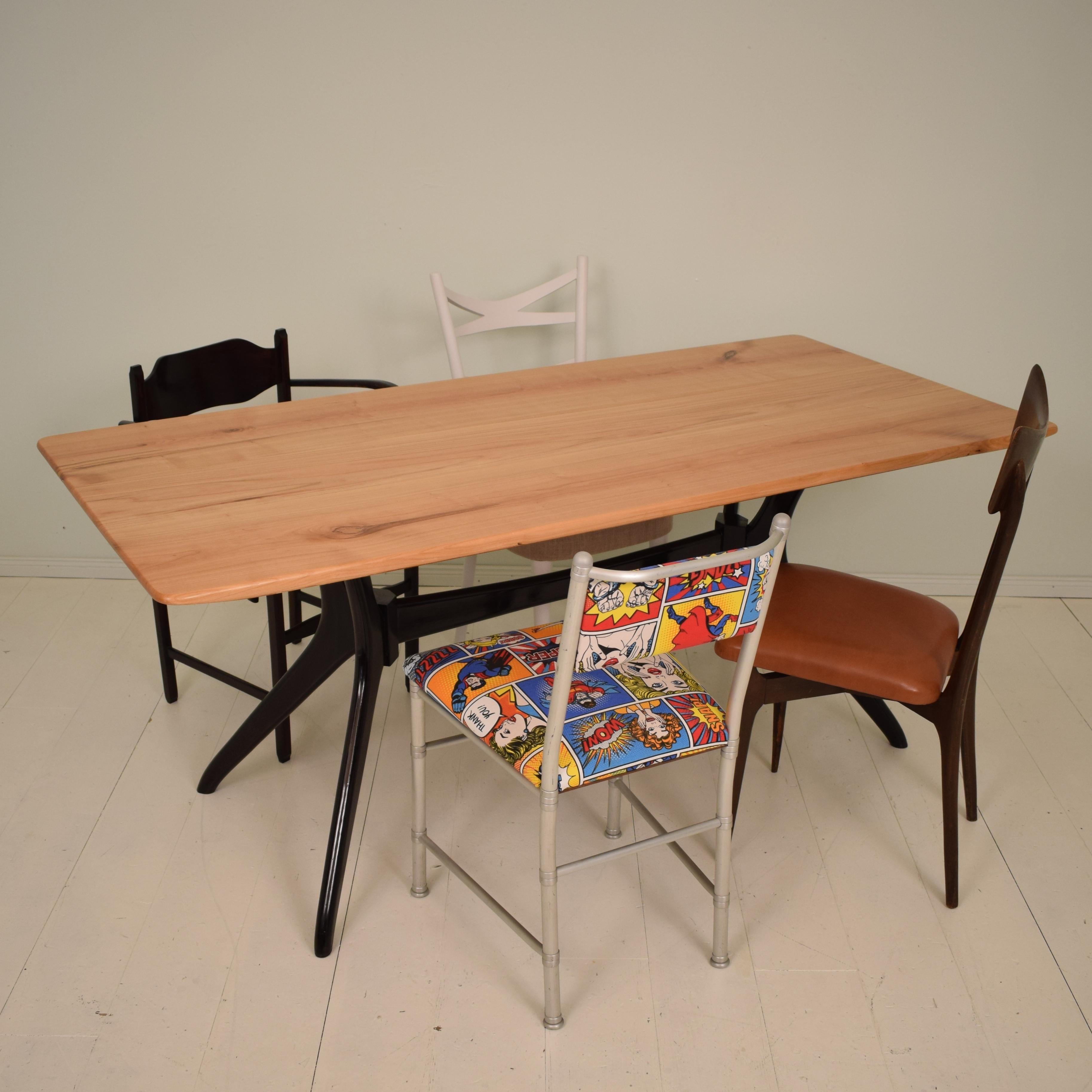 Midcentury Italian Black and Cherrywood Dining Table Style of Ico Parisi For Sale 7