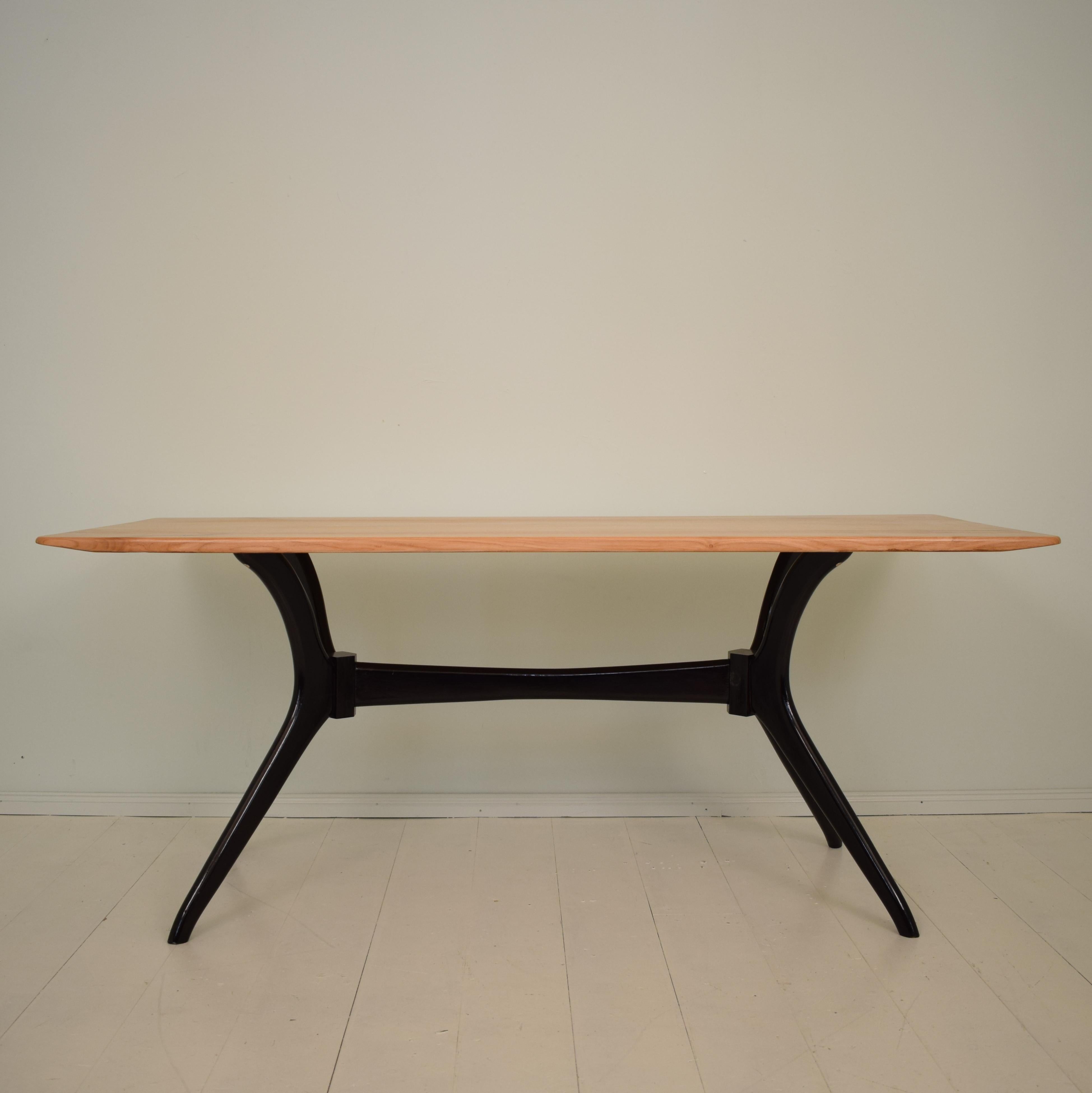 Mid-Century Modern Midcentury Italian Black and Cherrywood Dining Table Style of Ico Parisi For Sale
