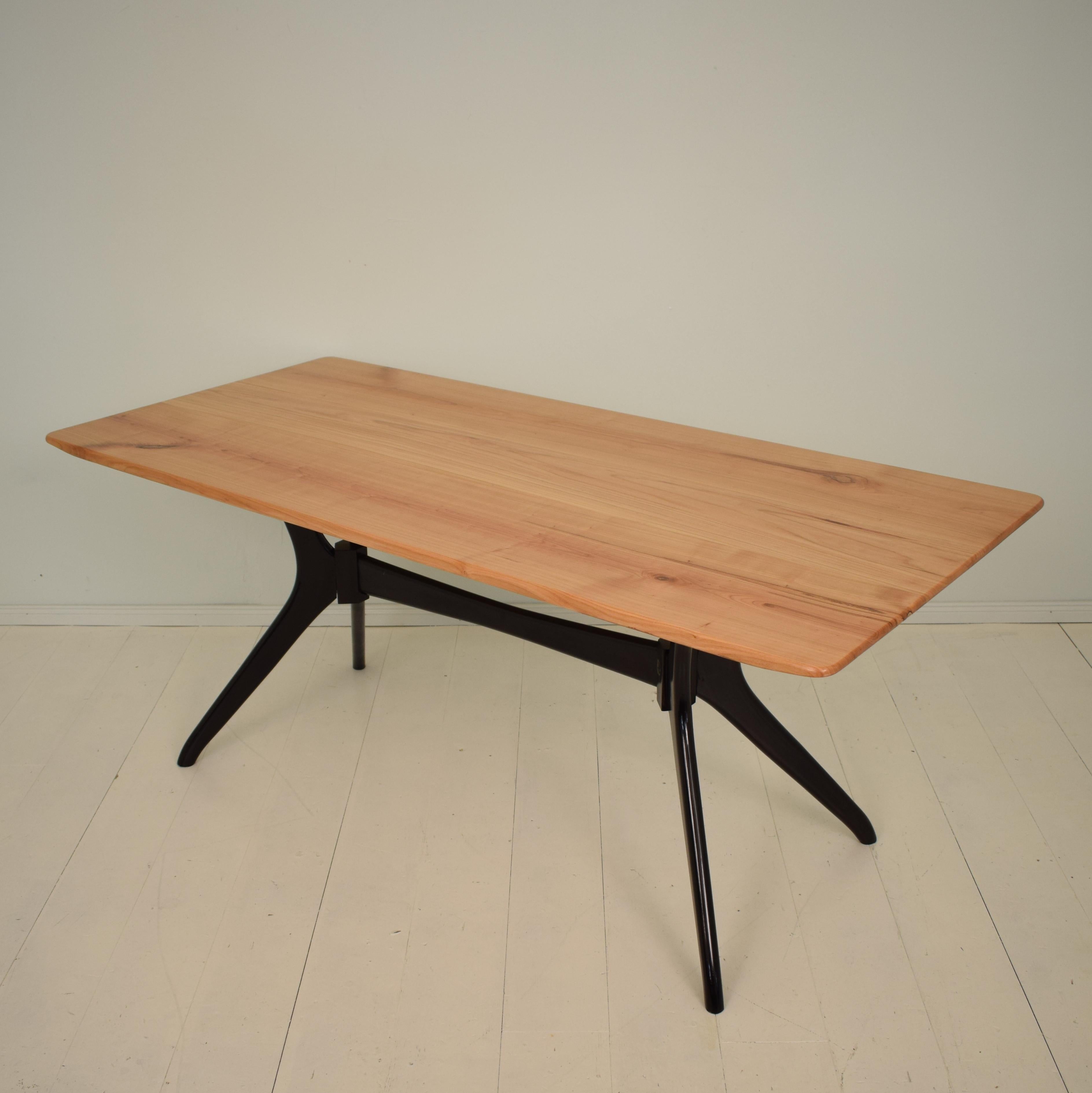 Mid-20th Century Midcentury Italian Black and Cherrywood Dining Table Style of Ico Parisi For Sale