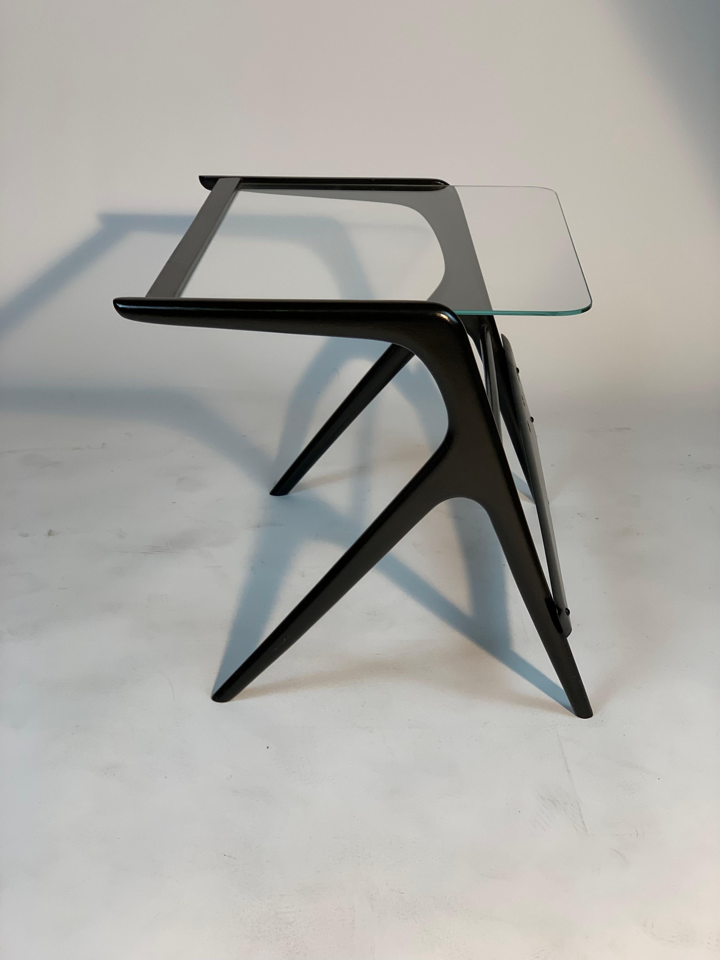 Mid Century Italian Black Laquered Stilysh Structure and Beveled Glass Top In Good Condition In Firenze, Toscana