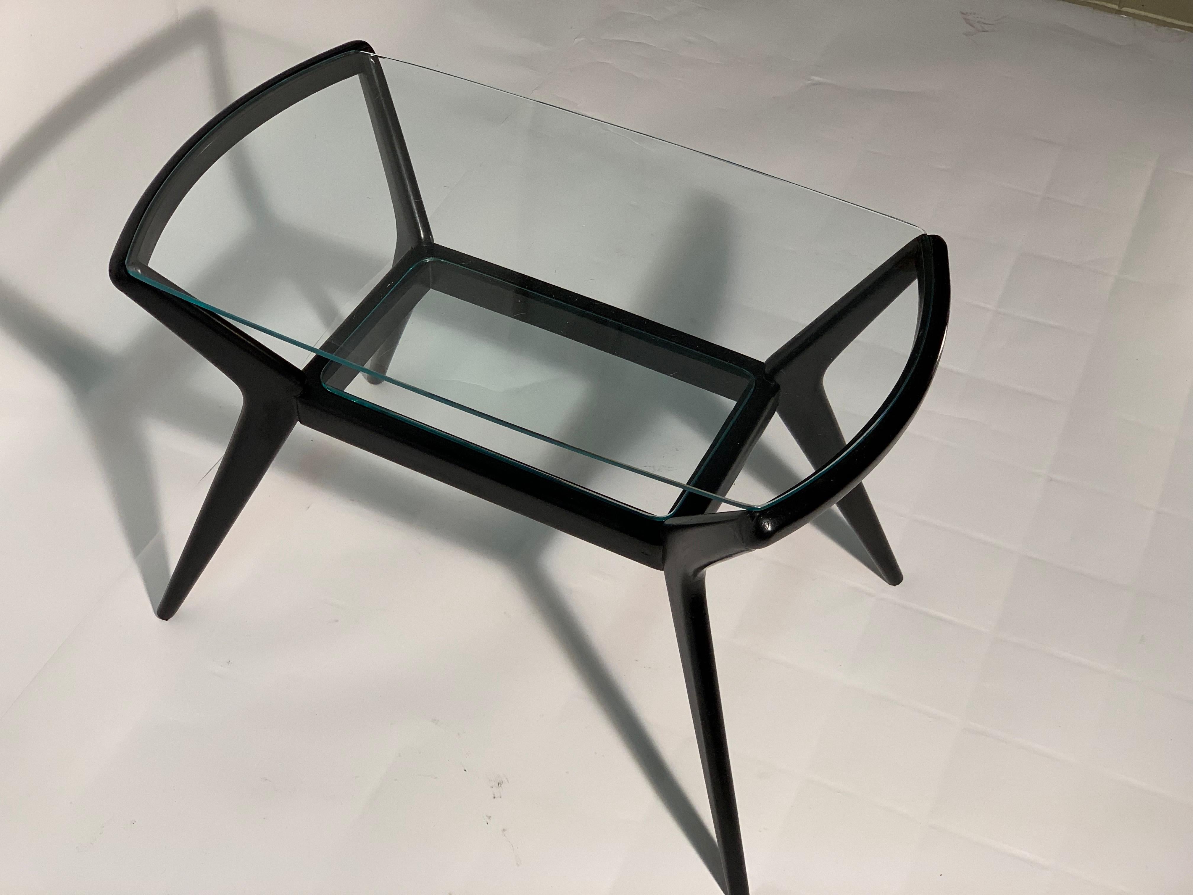 Midcentury Italian Black Lacquered Wood Side or Sofa Table with Beveled Glasses In Good Condition For Sale In Firenze, Toscana