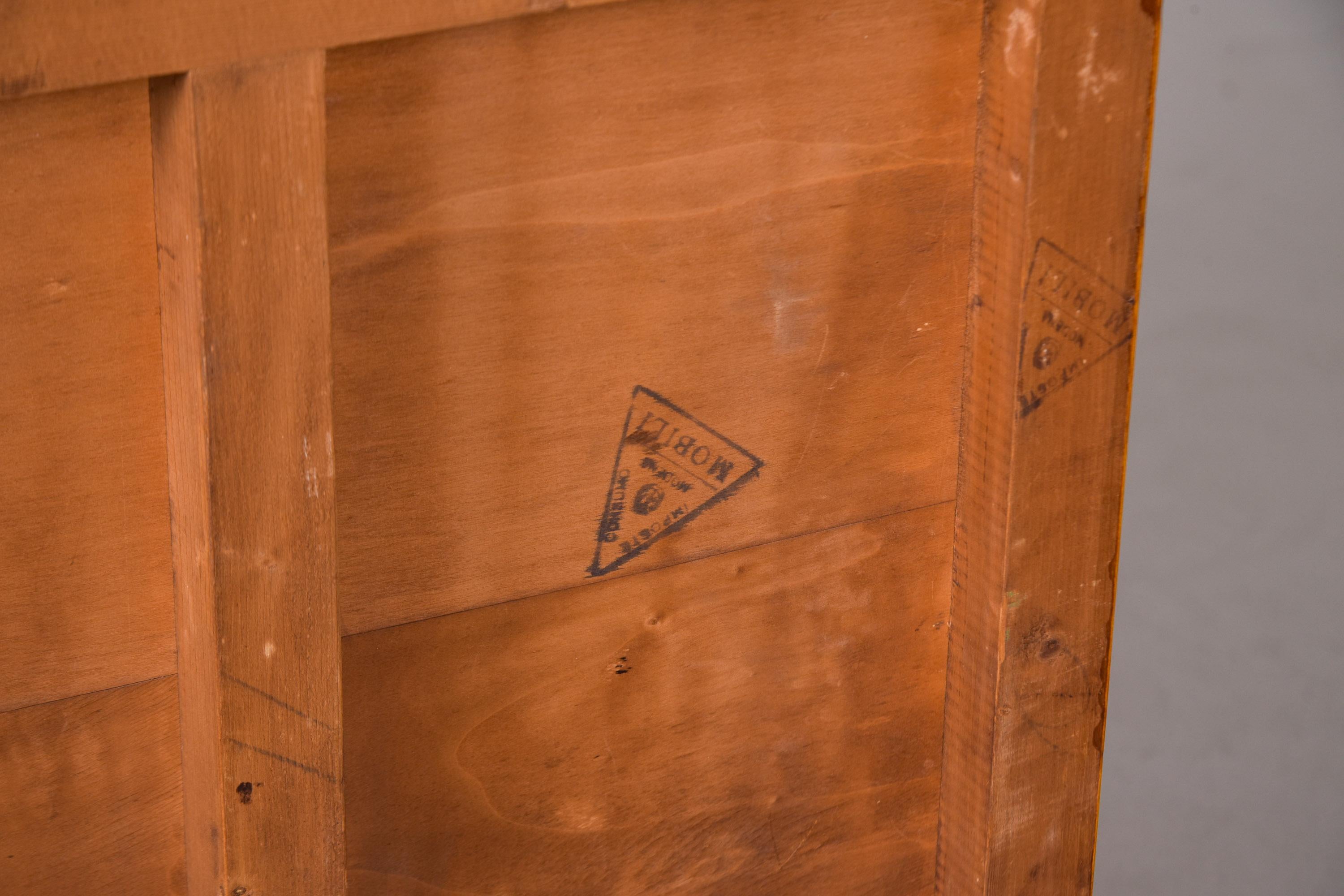 Console italienne du milieu du siècle dernier en bois blond et rose avec détails sculptés en vente 6