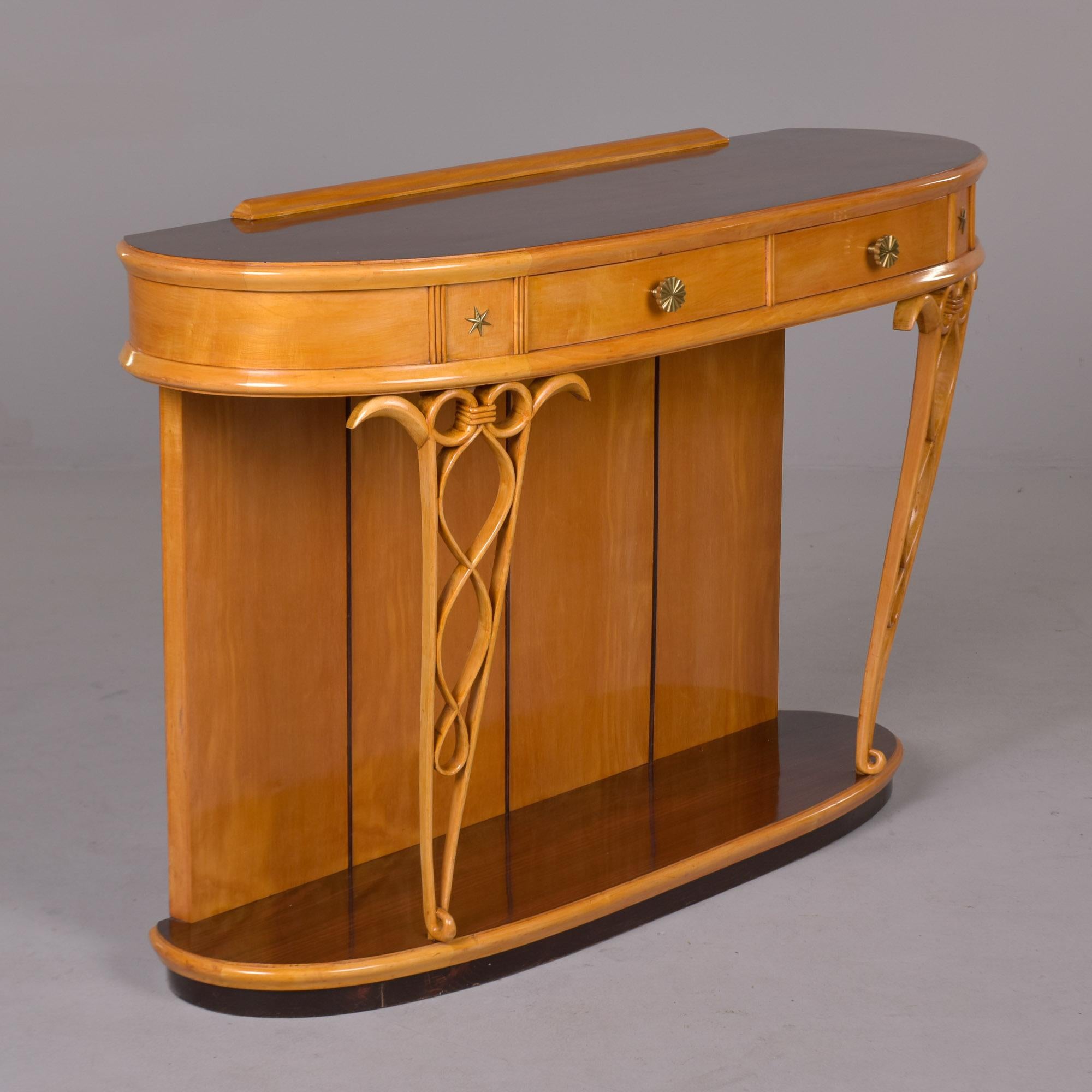 Console italienne du milieu du siècle dernier en bois blond et rose avec détails sculptés en vente 8