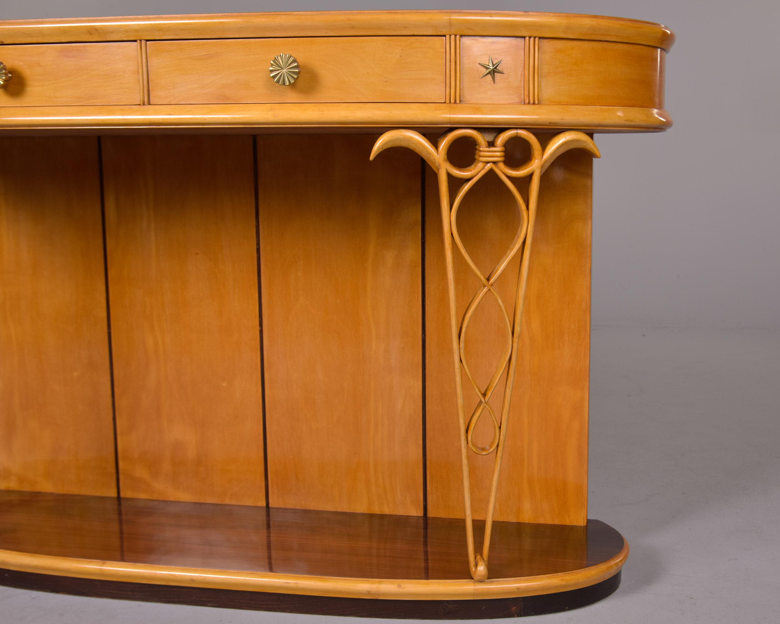 Console italienne du milieu du siècle dernier en bois blond et rose avec détails sculptés Bon état - En vente à Troy, MI