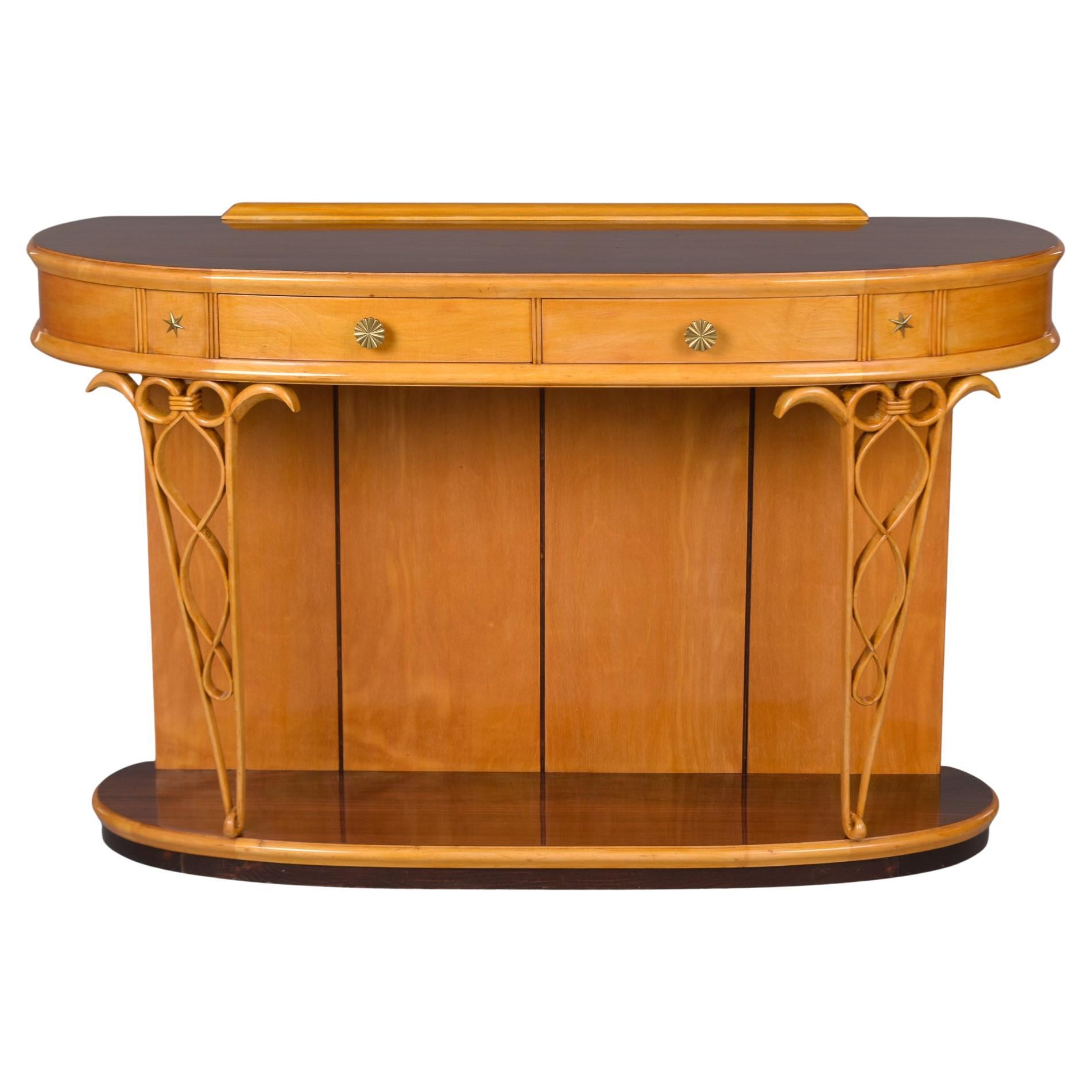 Console italienne du milieu du siècle dernier en bois blond et rose avec détails sculptés en vente