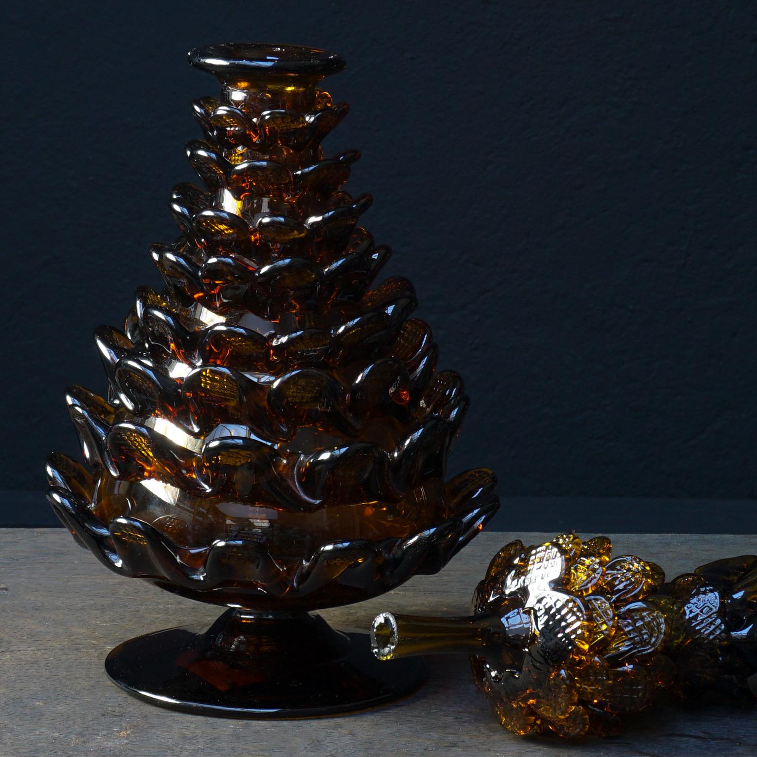 Midcentury Italian Blown Amber Glass Pinecone Carafe Decanter with Swan Stopper In Good Condition In Haarlem, NL