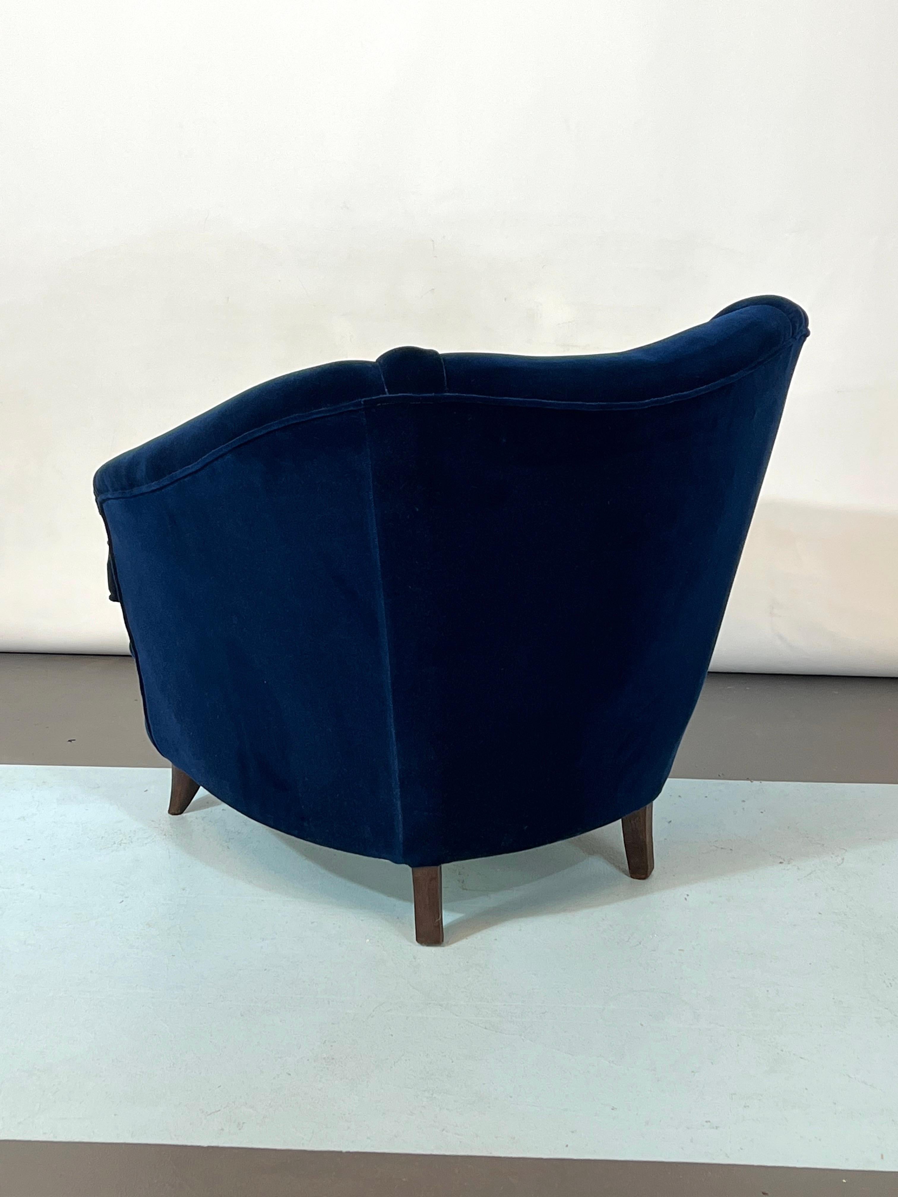 Mid-Century Italian Blue Velvet Armchair by Gio Ponti 1