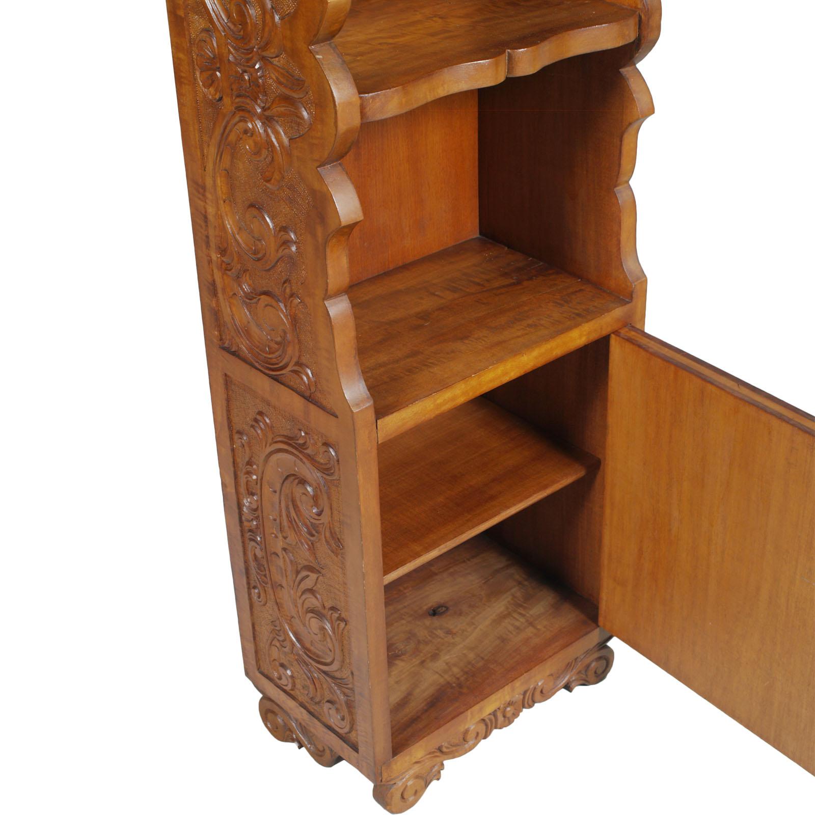Italian Display Column Cabinet Bookcase Hand Carved blond Walnut Wax-Polished For Sale 5