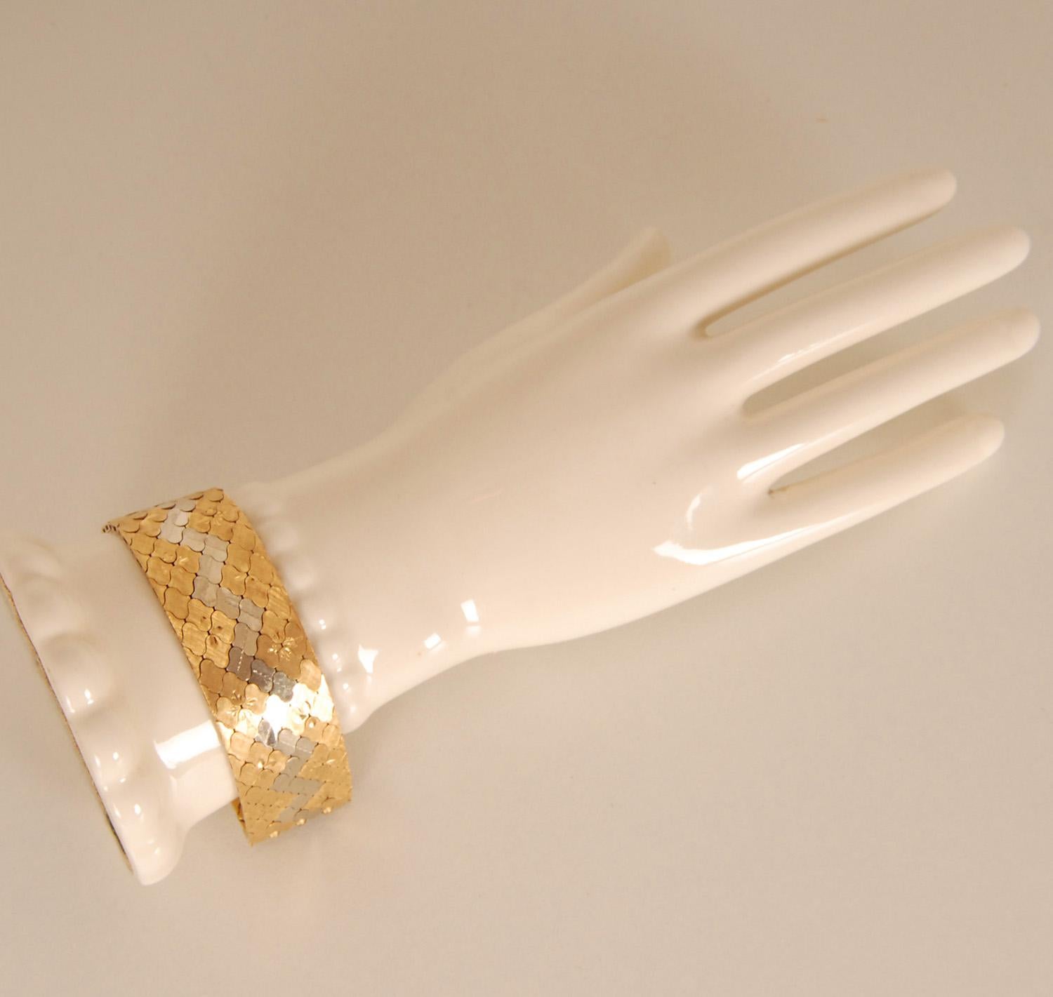 Mid Century Gold Bracelet 18K 2 tone Italian Mesh Bracelet 1960s Gold Honeycomb For Sale 5