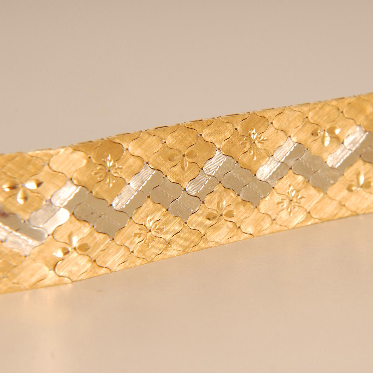Mid Century Gold Bracelet 18K 2 tone Italian Mesh Bracelet 1960s Gold Honeycomb For Sale 2