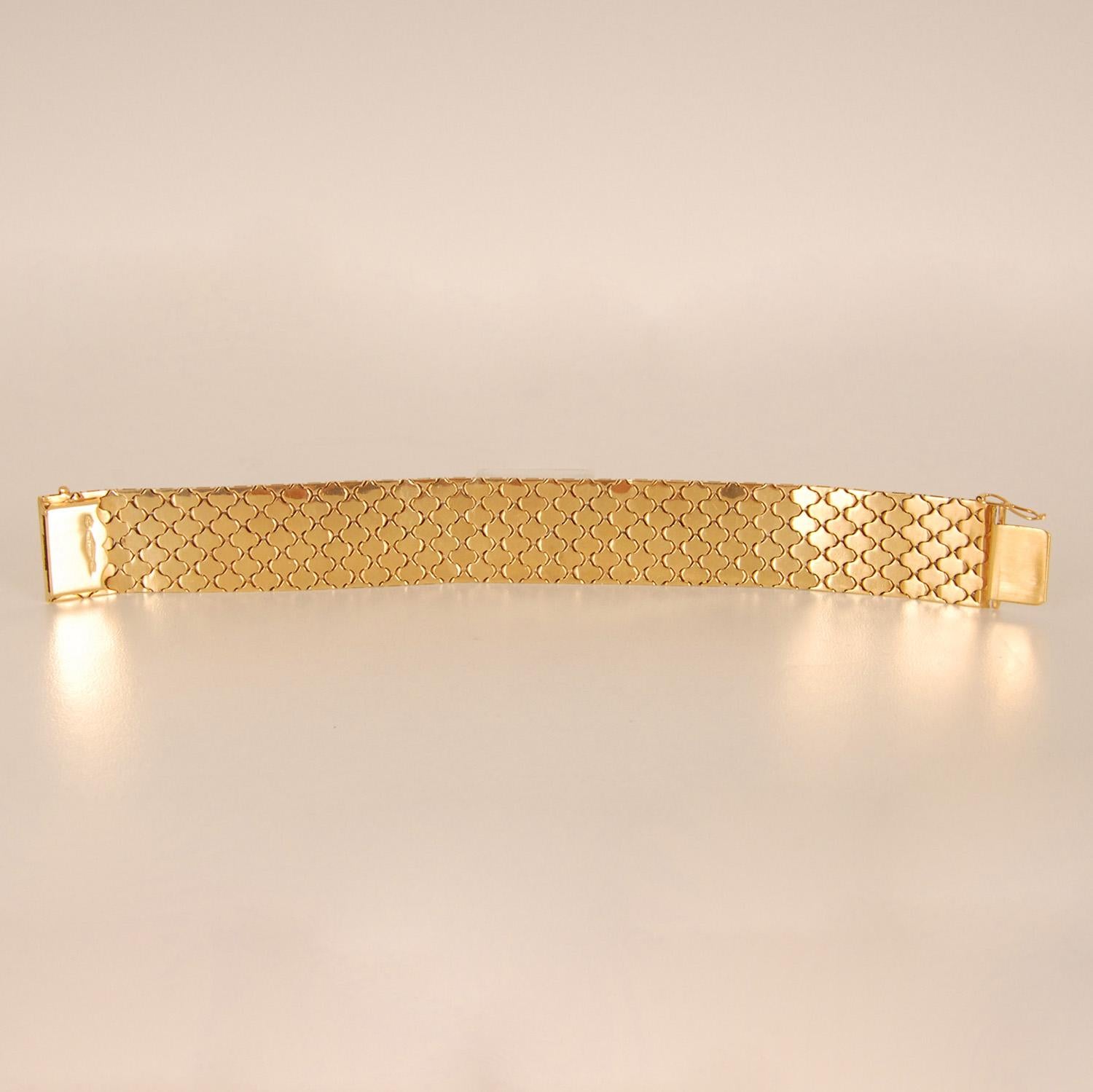 Mid Century Gold Bracelet 18K 2 tone Italian Mesh Bracelet 1960s Gold Honeycomb For Sale 3