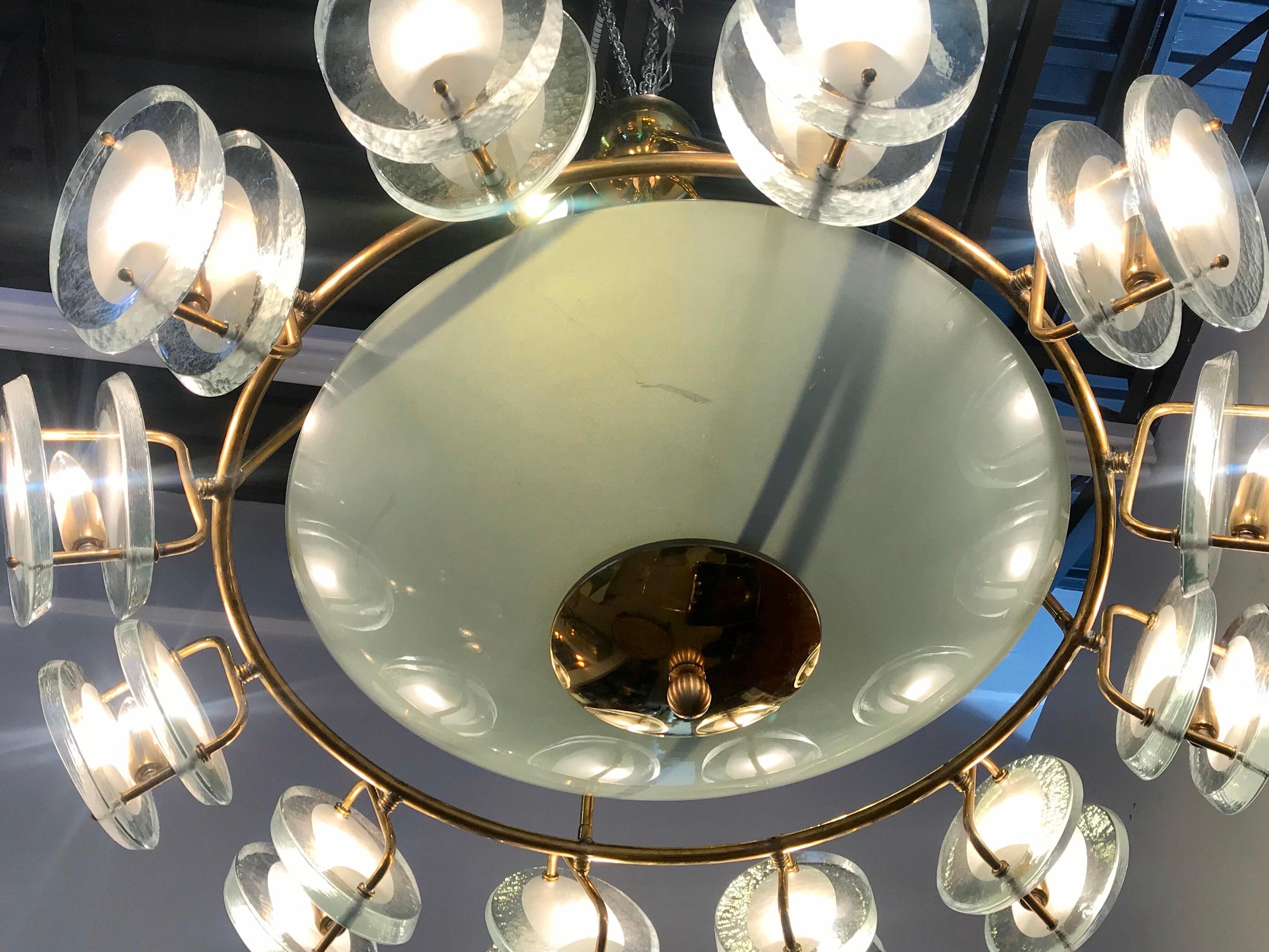Mid-Century Italian Brass and Glass Chandelier For Sale 7