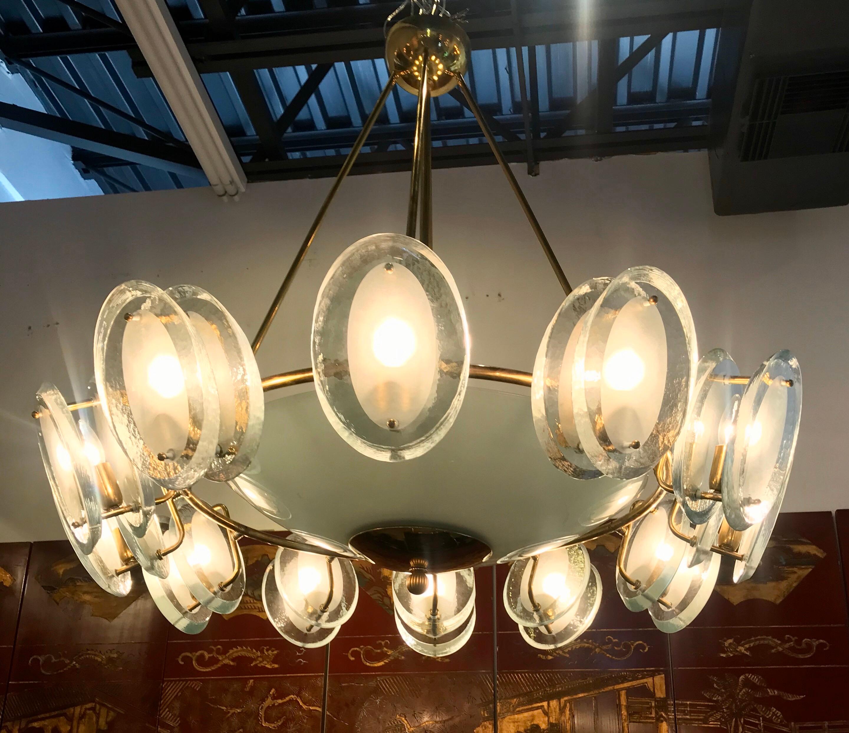 Mid-Century Italian Brass and Glass Chandelier In Good Condition In Miami, FL