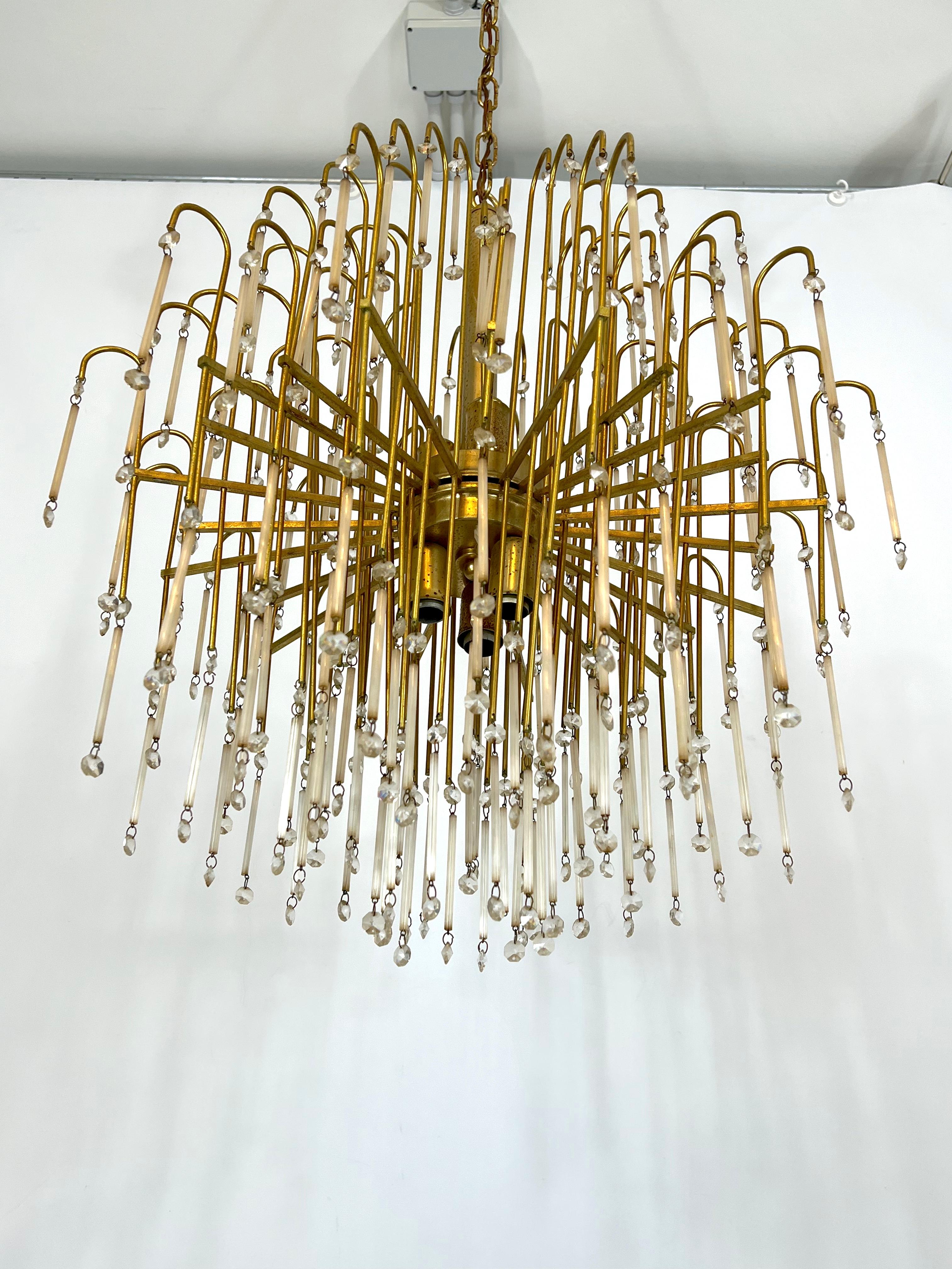 Mid-century, Italian brass and glass chandelier from 70s In Good Condition For Sale In Catania, CT