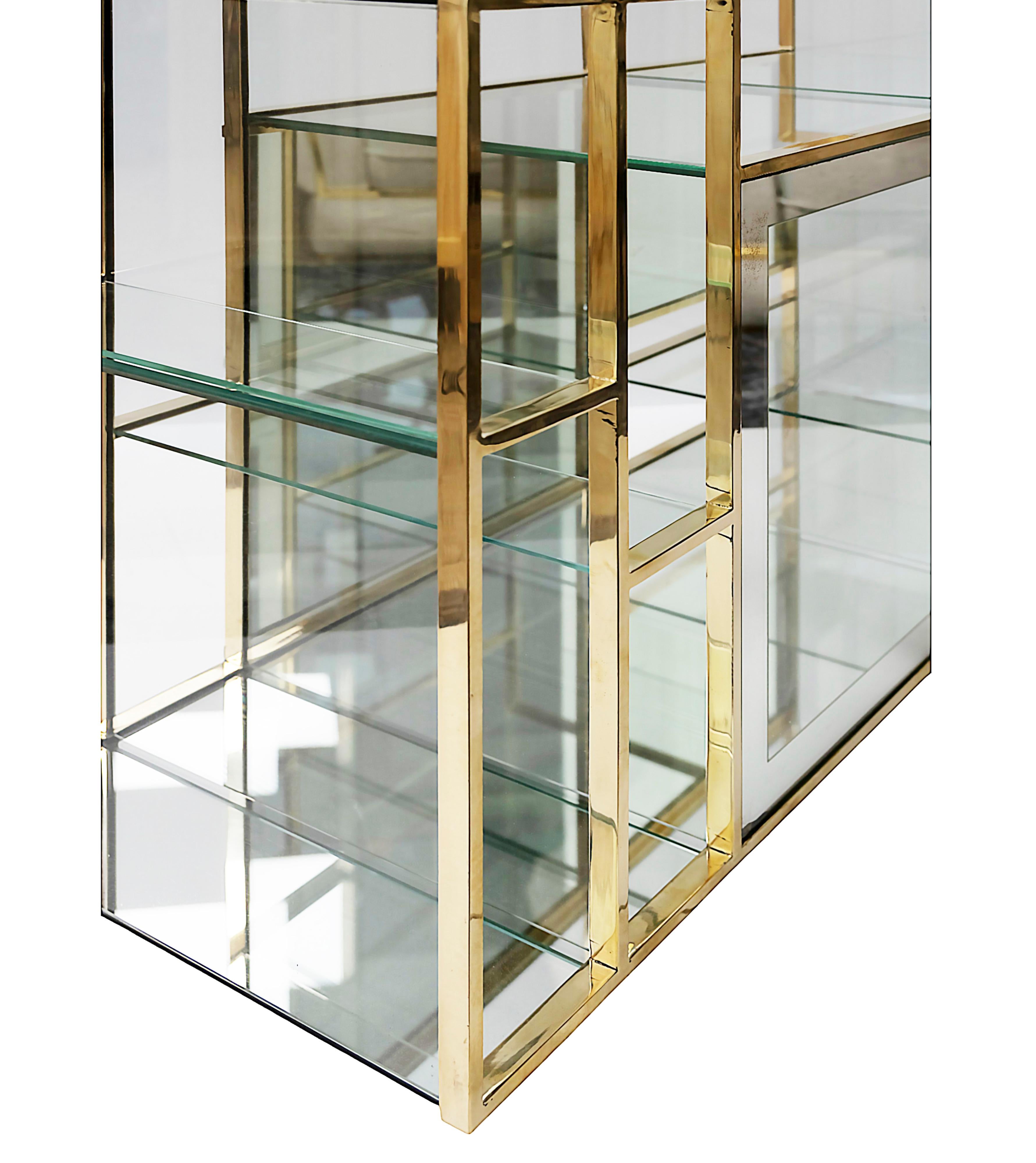 Italiano Consolle/Scaffale/Carrello in ottone e vetro del Mid-Century italiano in vendita