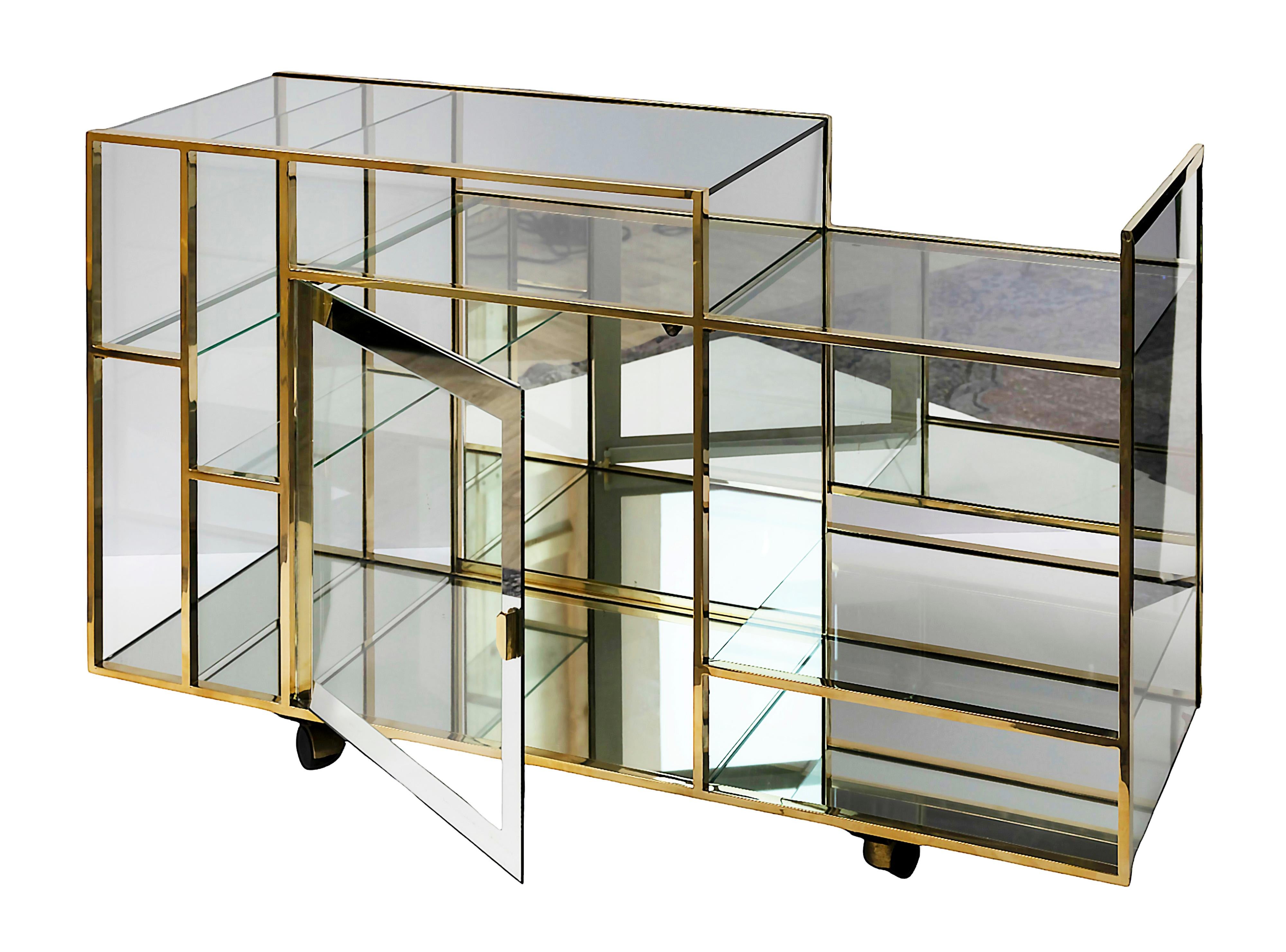 Consolle/Scaffale/Carrello in ottone e vetro del Mid-Century italiano In condizioni buone in vendita a Vilnius, LT