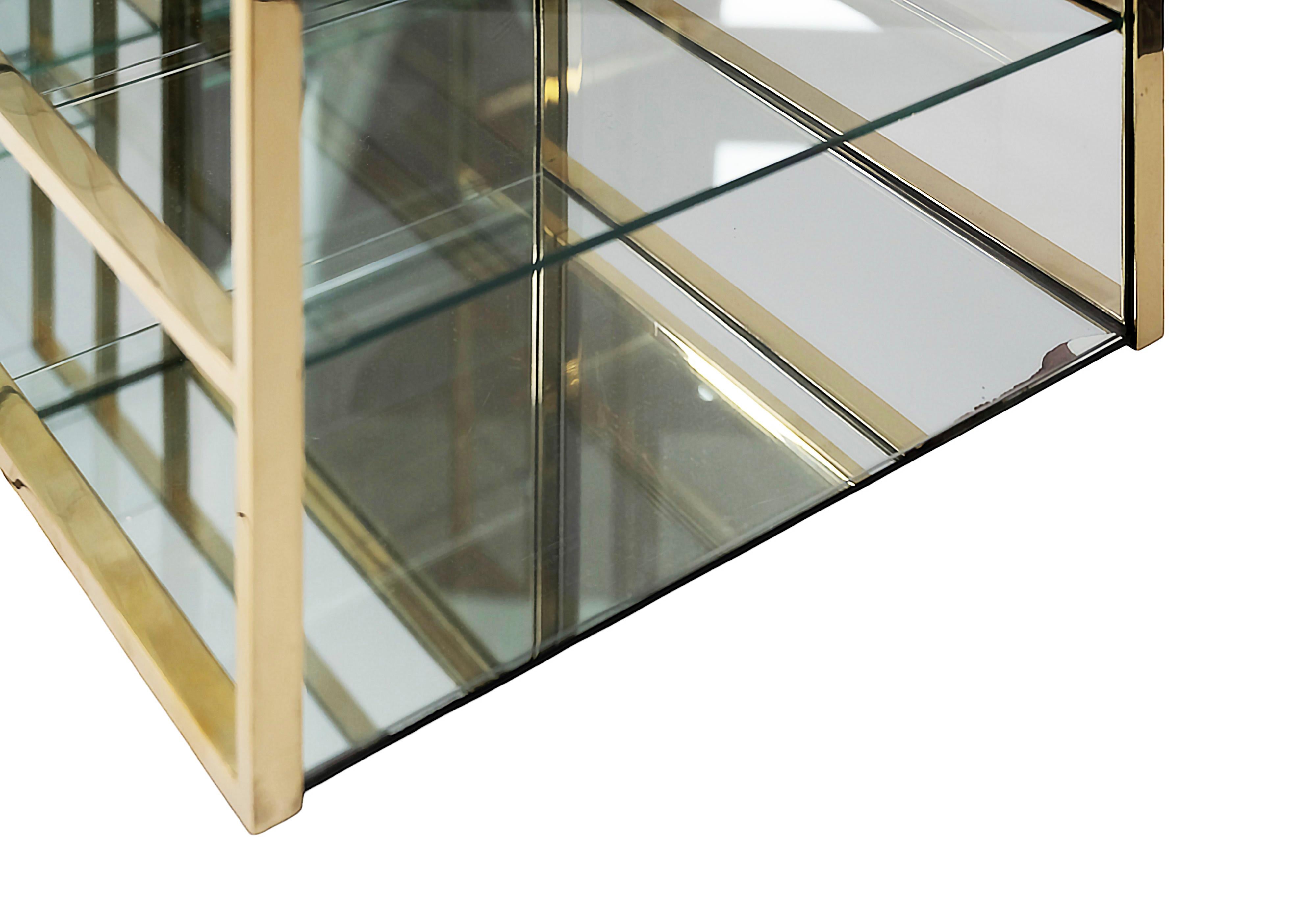 Ottone Consolle/Scaffale/Carrello in ottone e vetro del Mid-Century italiano in vendita