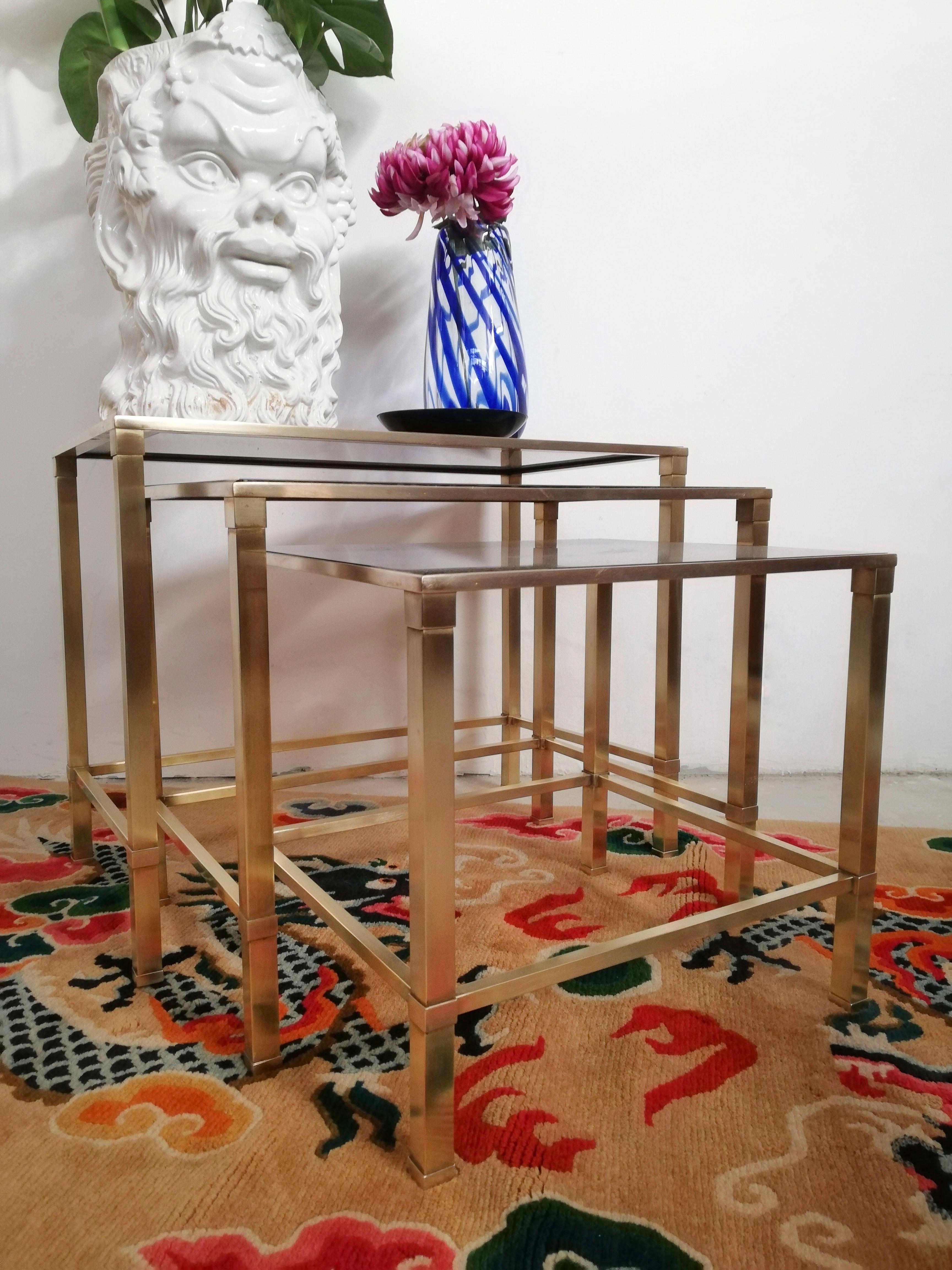 Midcentury Italian Brass and Glass Set of 3 Nesting Tables In Good Condition For Sale In Roma, IT