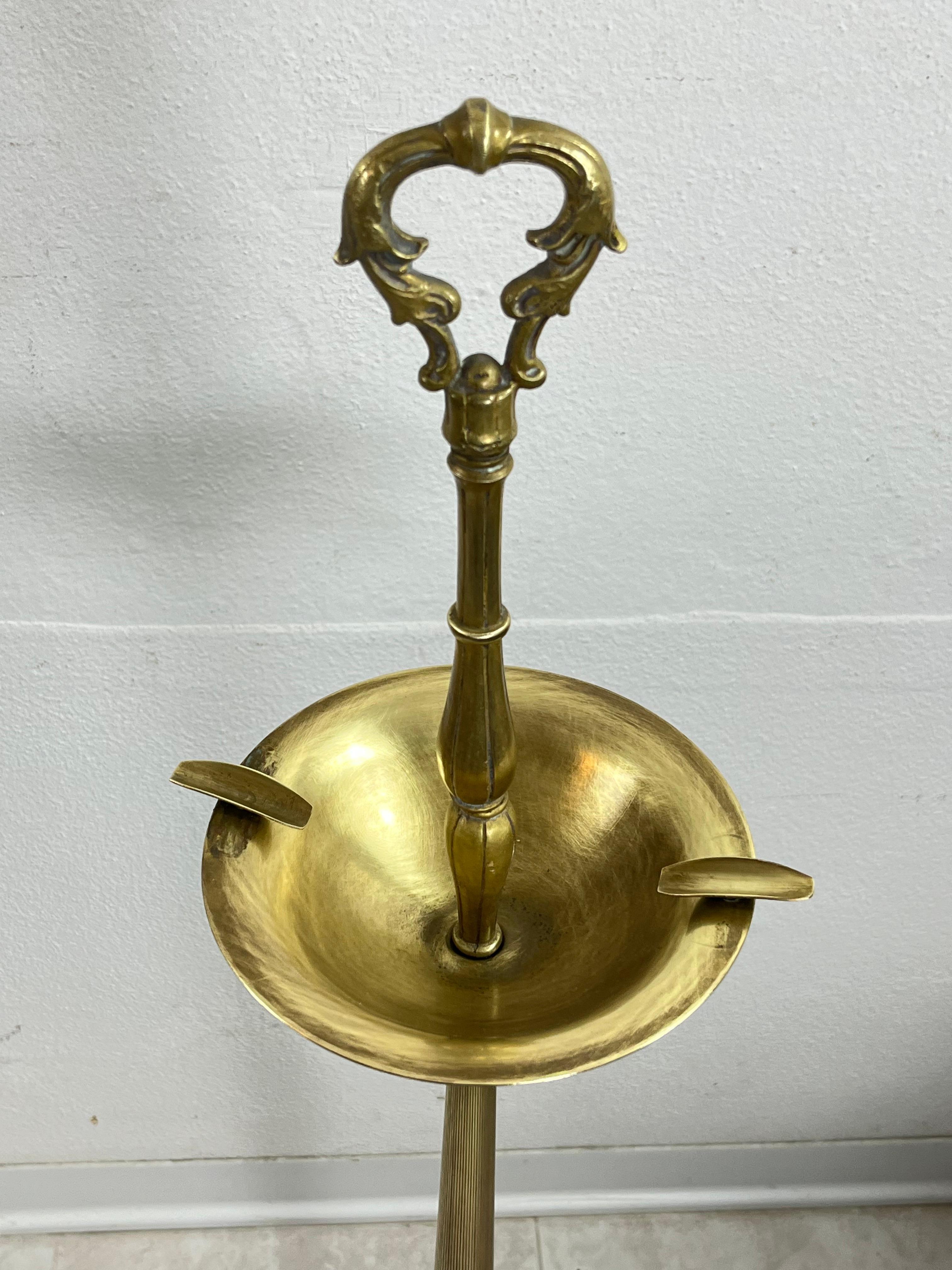 Mid-Century Italian brass and marble column ashtray, 1950s
Intact and in good condition.
Found in a noble apartment in my city, Palermo.