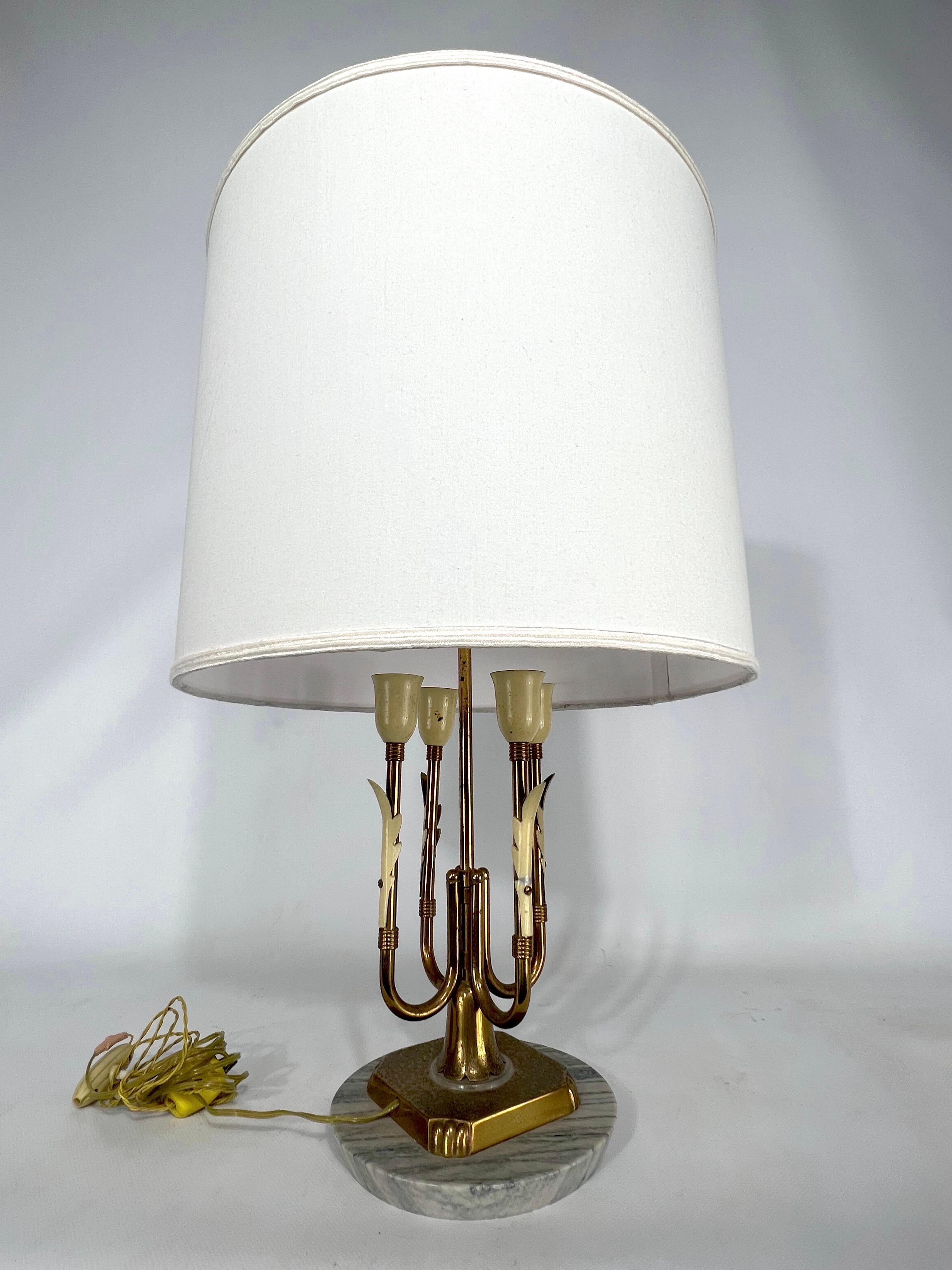 Lampe de table italienne du milieu du siècle dernier en laiton et marbre, années 50 en vente 6