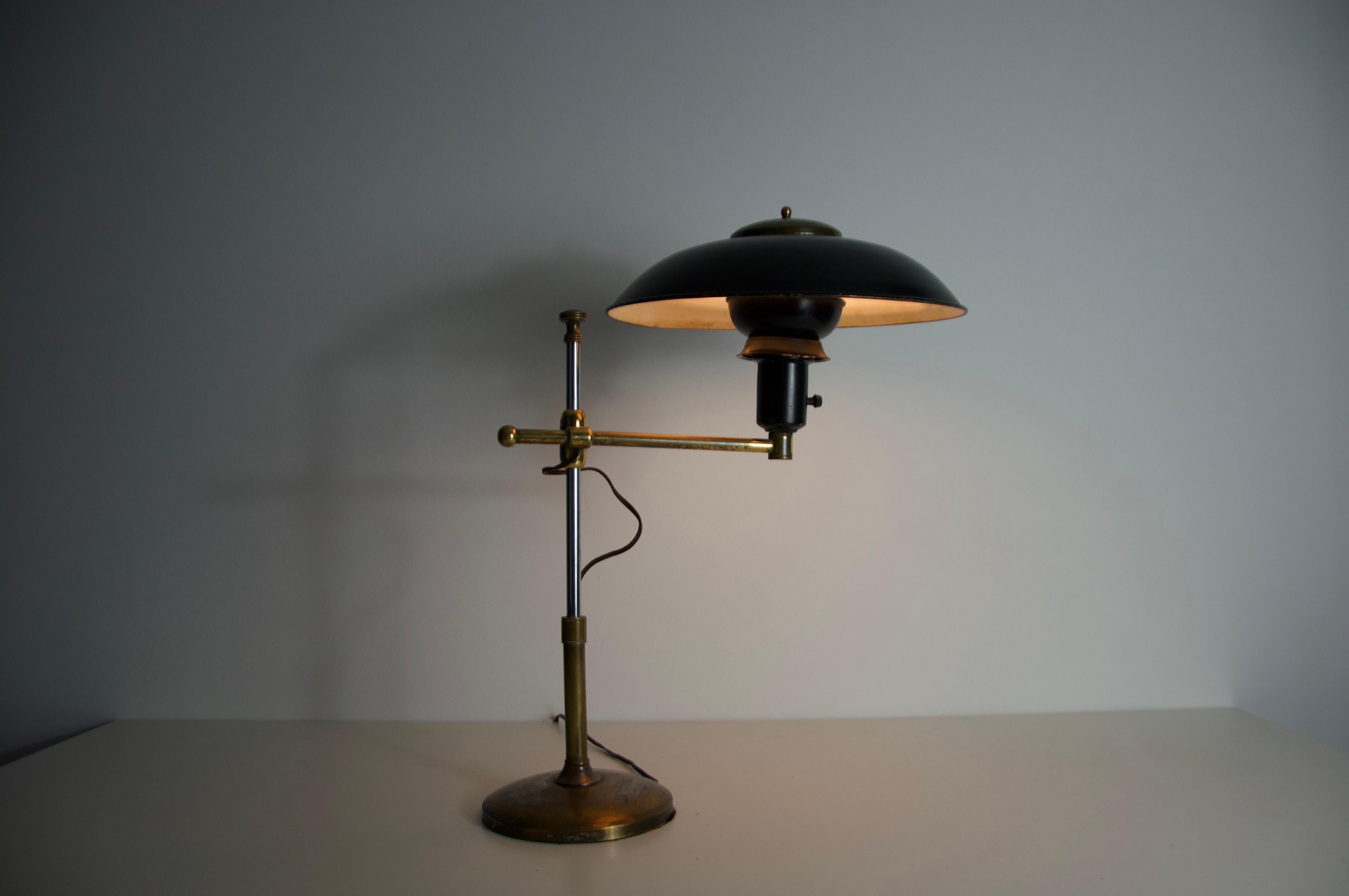 Mid-Century Italian Brass and Metal Table Lamp, 1960s For Sale 7