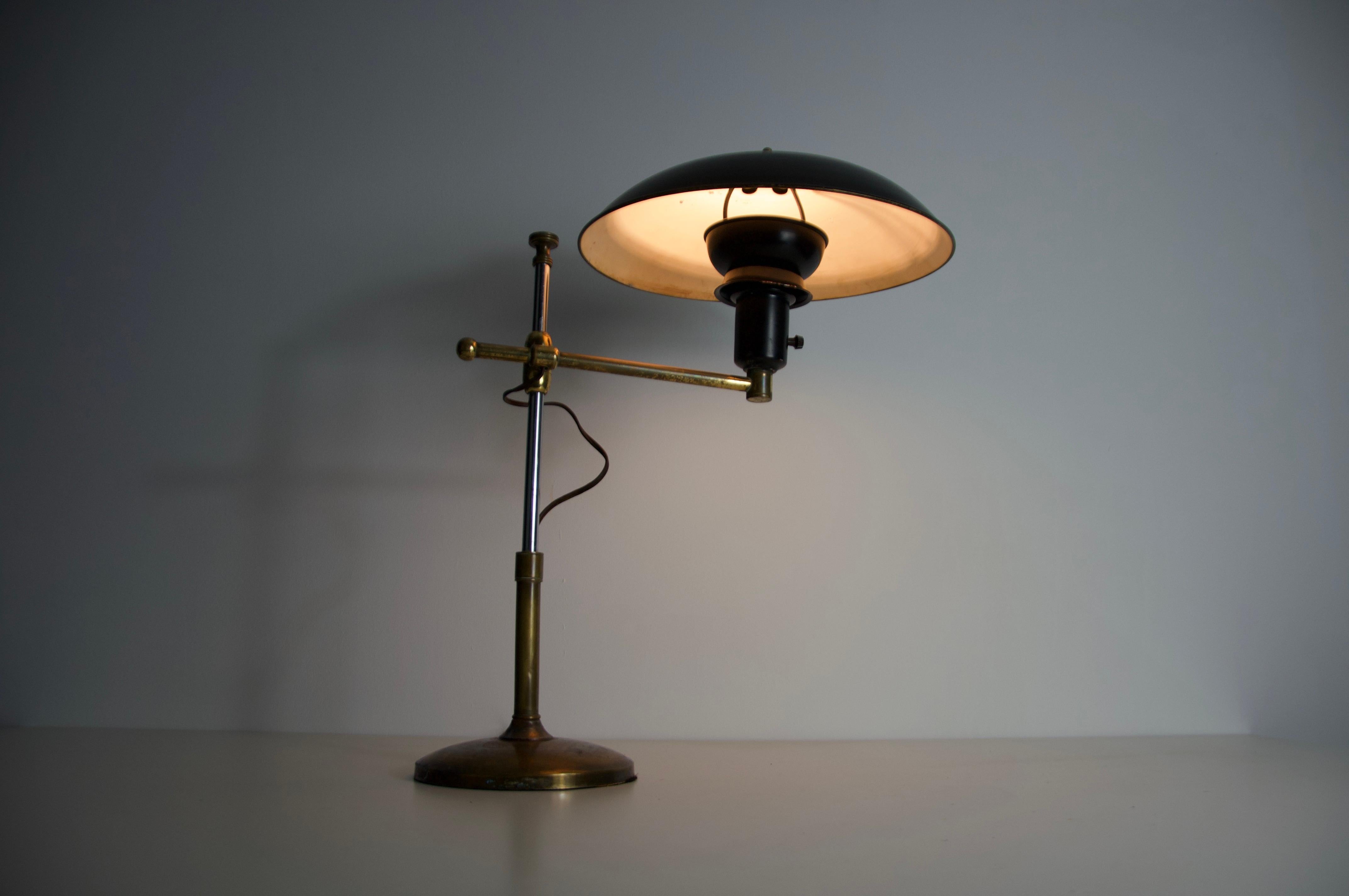 Mid-Century Italian Brass and Metal Table Lamp, 1960s For Sale 8