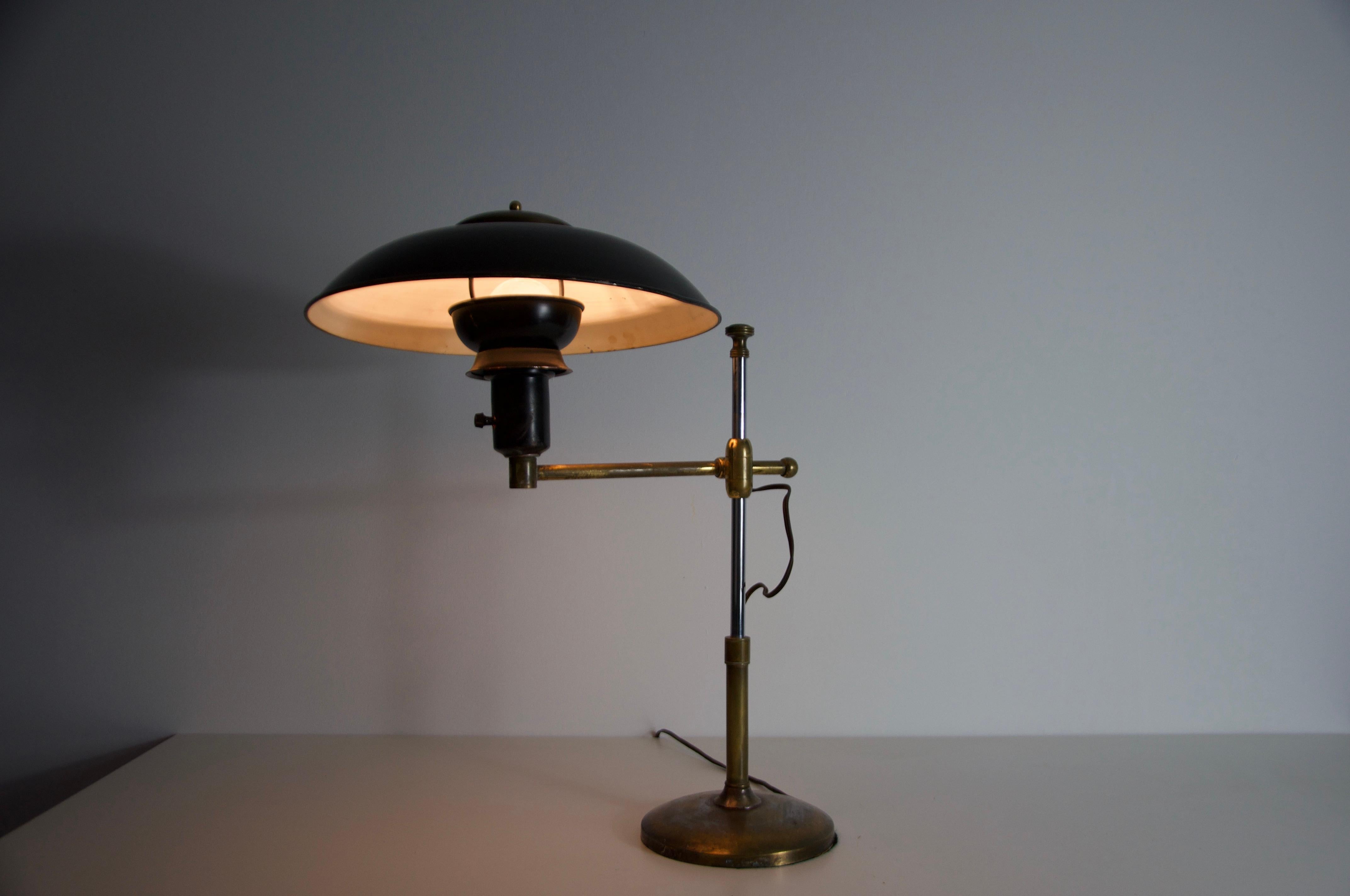 Mid-Century Italian Brass and Metal Table Lamp, 1960s For Sale 11