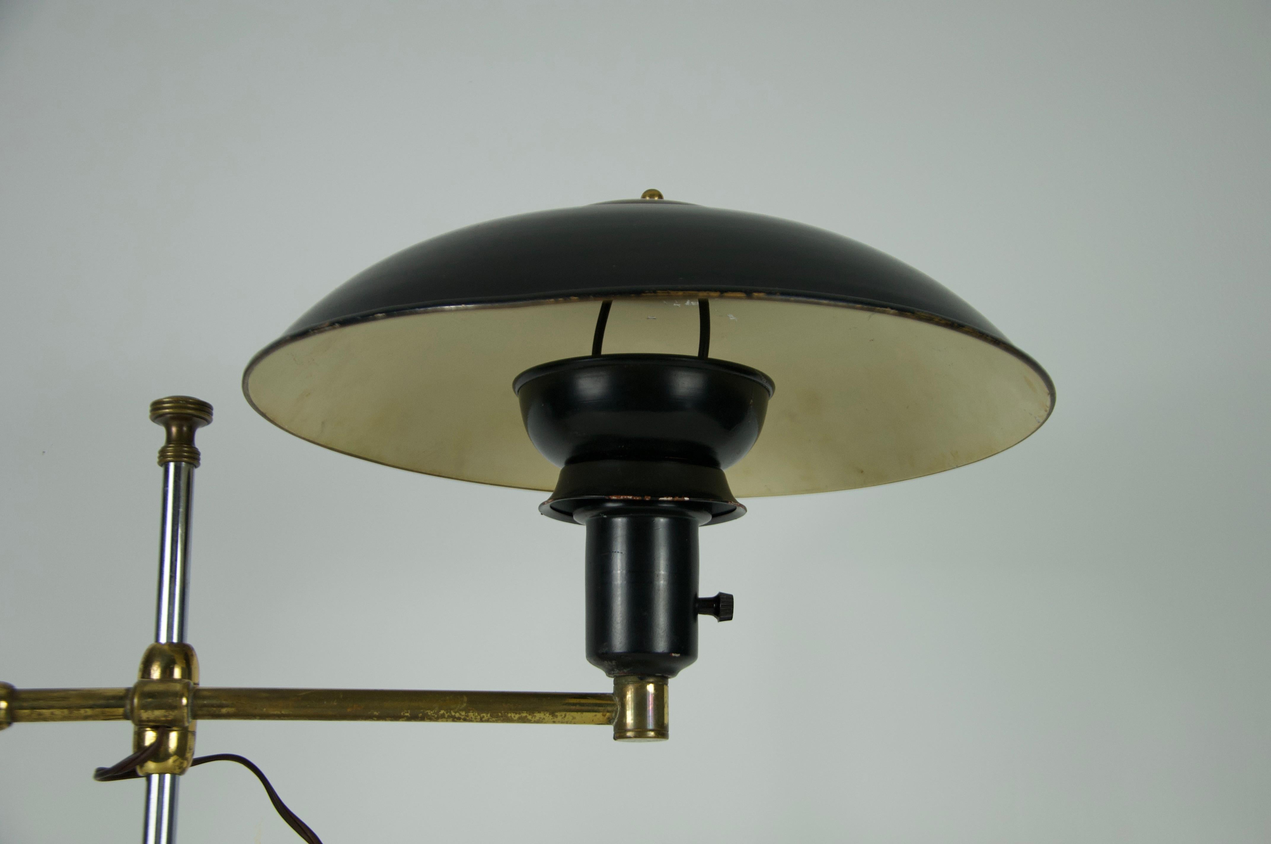 Mid-20th Century Mid-Century Italian Brass and Metal Table Lamp, 1960s For Sale